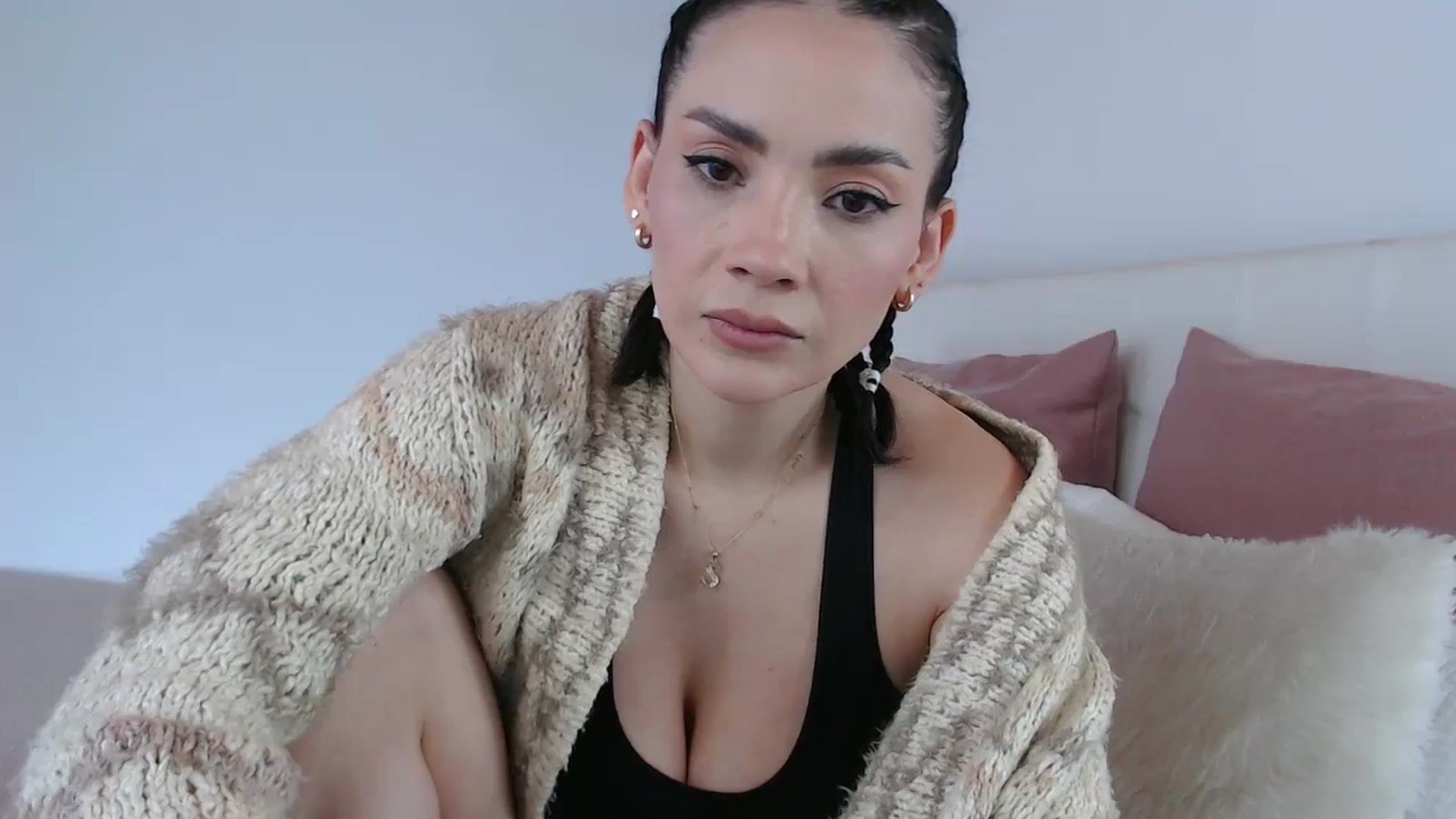 Gallery image thumbnail from AmyLi's myfreecams stream on, 11/13/2024, 17:13 image 17 of 20