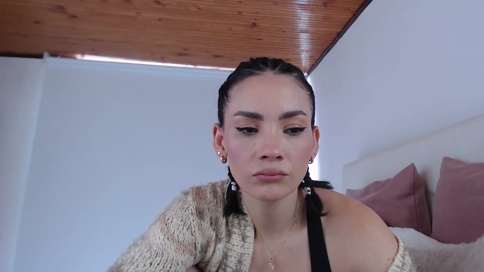 Gallery image thumbnail from AmyLi's myfreecams stream on, 11/13/2024, 17:13 image 19 of 20