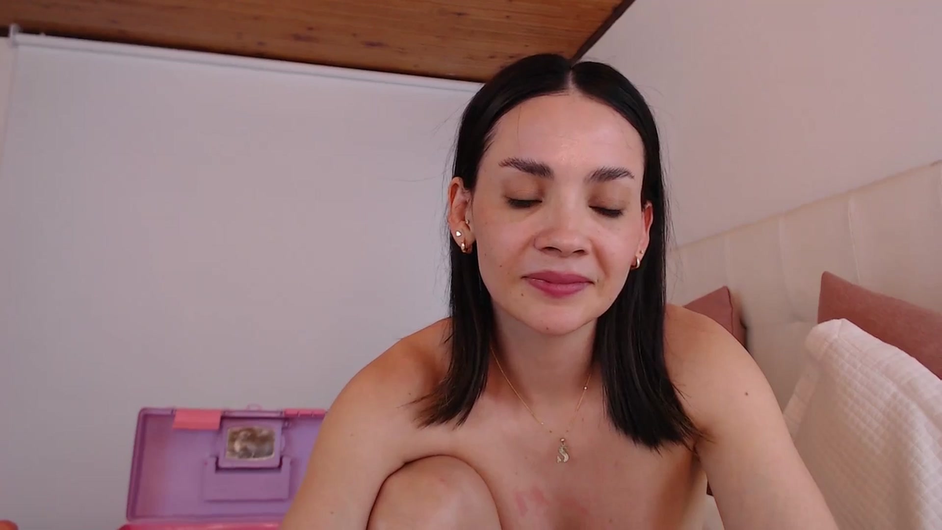 Gallery image thumbnail from AmyLi's myfreecams stream on, 11/28/2024, 07:09 image 19 of 20