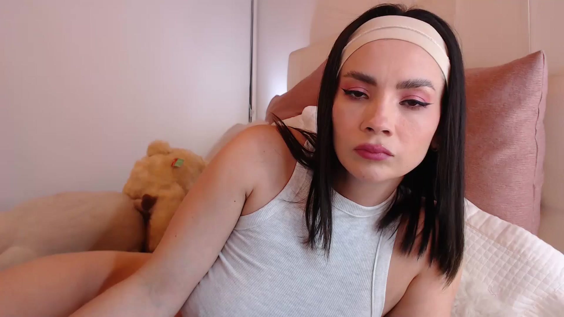 Gallery image thumbnail from AmyLi's myfreecams stream on, 12/14/2024, 06:32 image 18 of 20