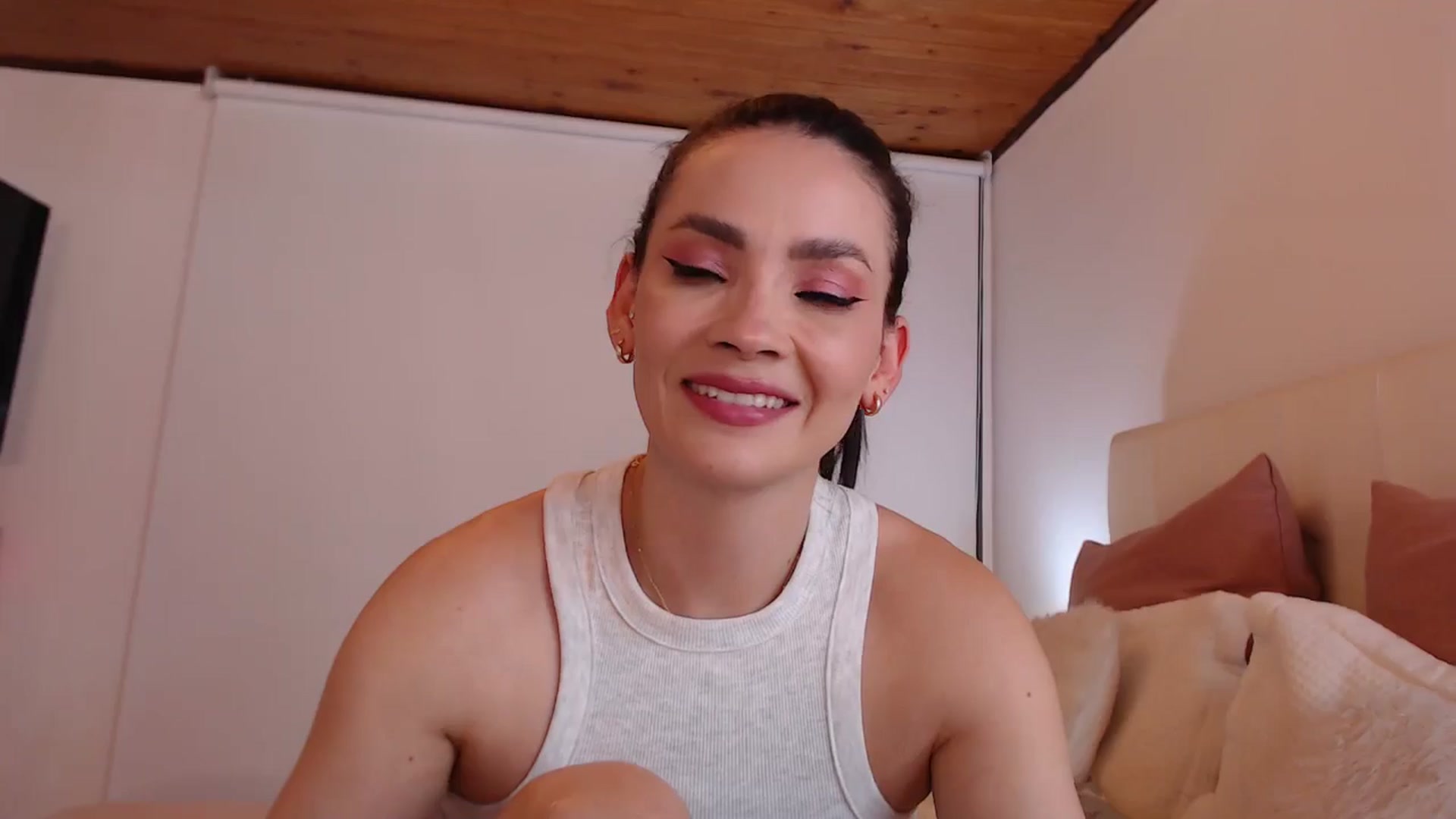 Gallery image thumbnail from AmyLi's myfreecams stream on, 12/14/2024, 06:32 image 14 of 20
