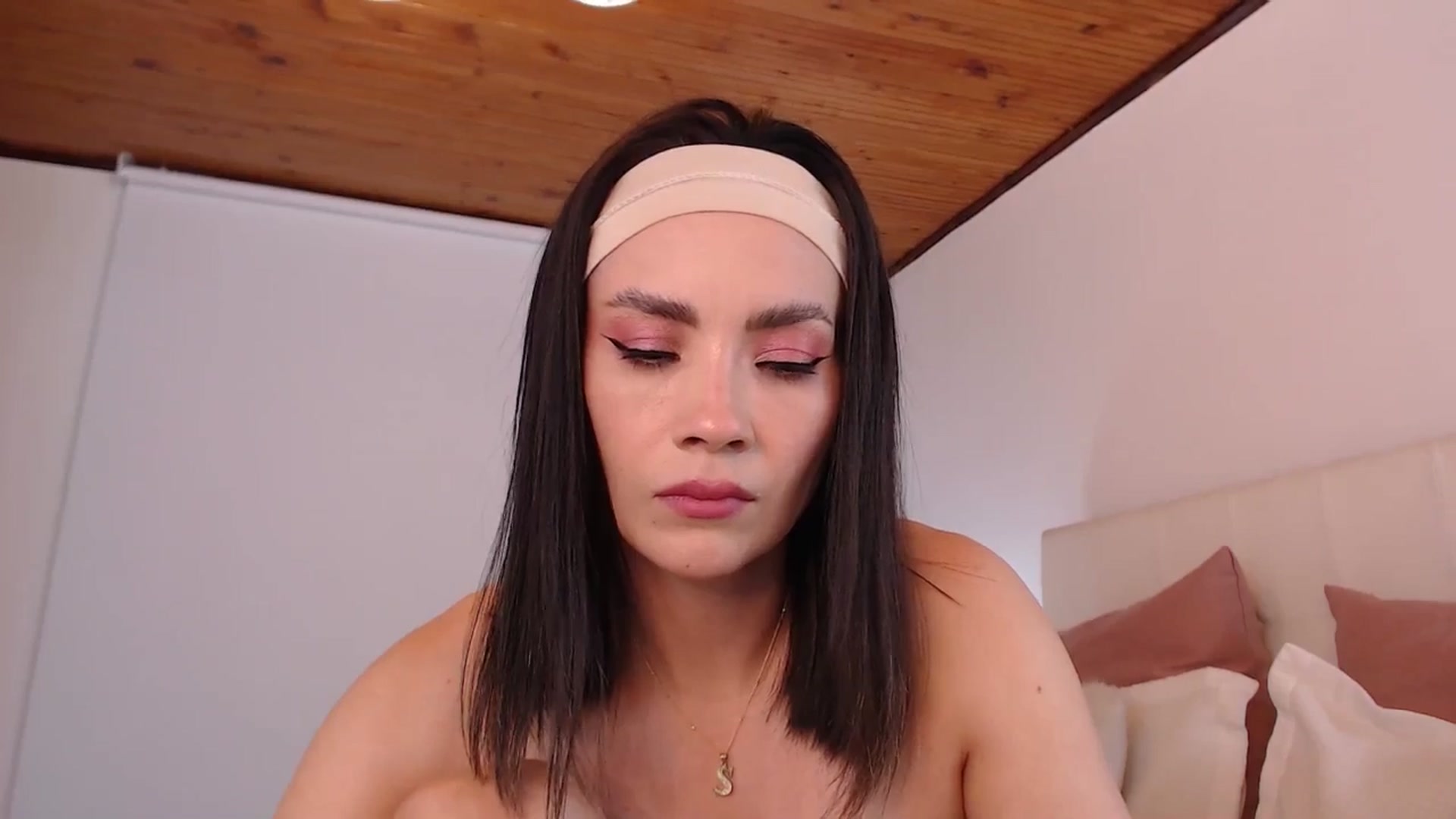 Gallery image thumbnail from AmyLi's myfreecams stream on, 12/14/2024, 08:19 image 2 of 20