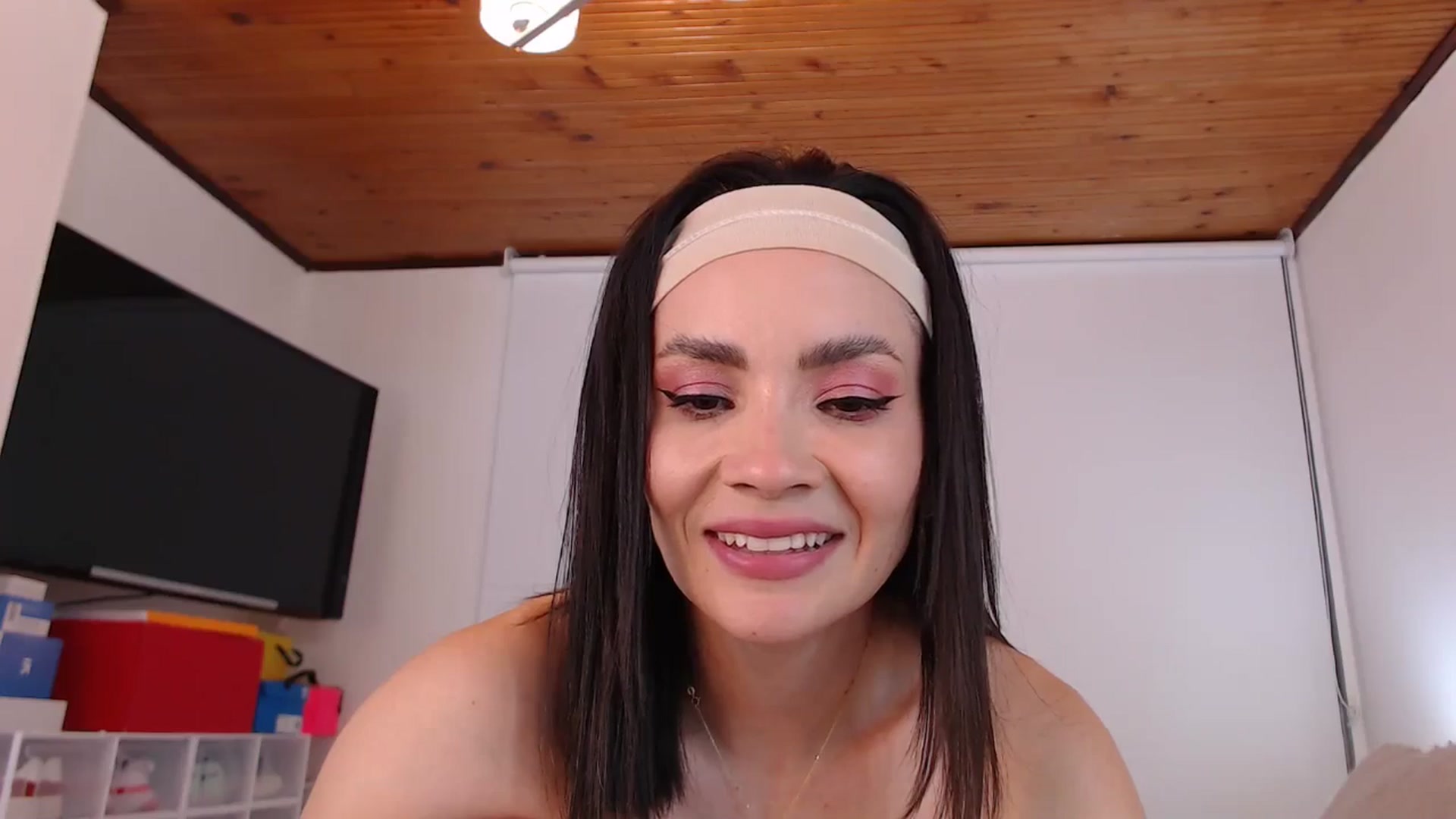 Gallery image thumbnail from AmyLi's myfreecams stream on, 12/14/2024, 08:19 image 12 of 20