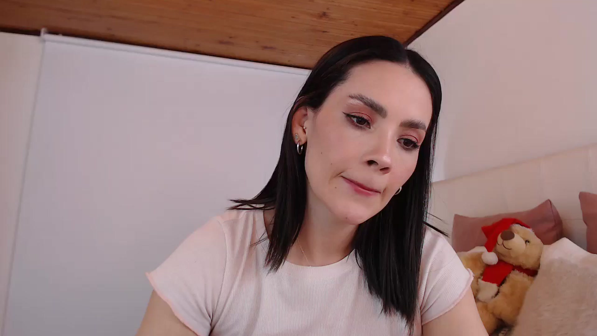 Gallery image thumbnail from AmyLi's myfreecams stream on, 12/16/2024, 06:27 image 2 of 20