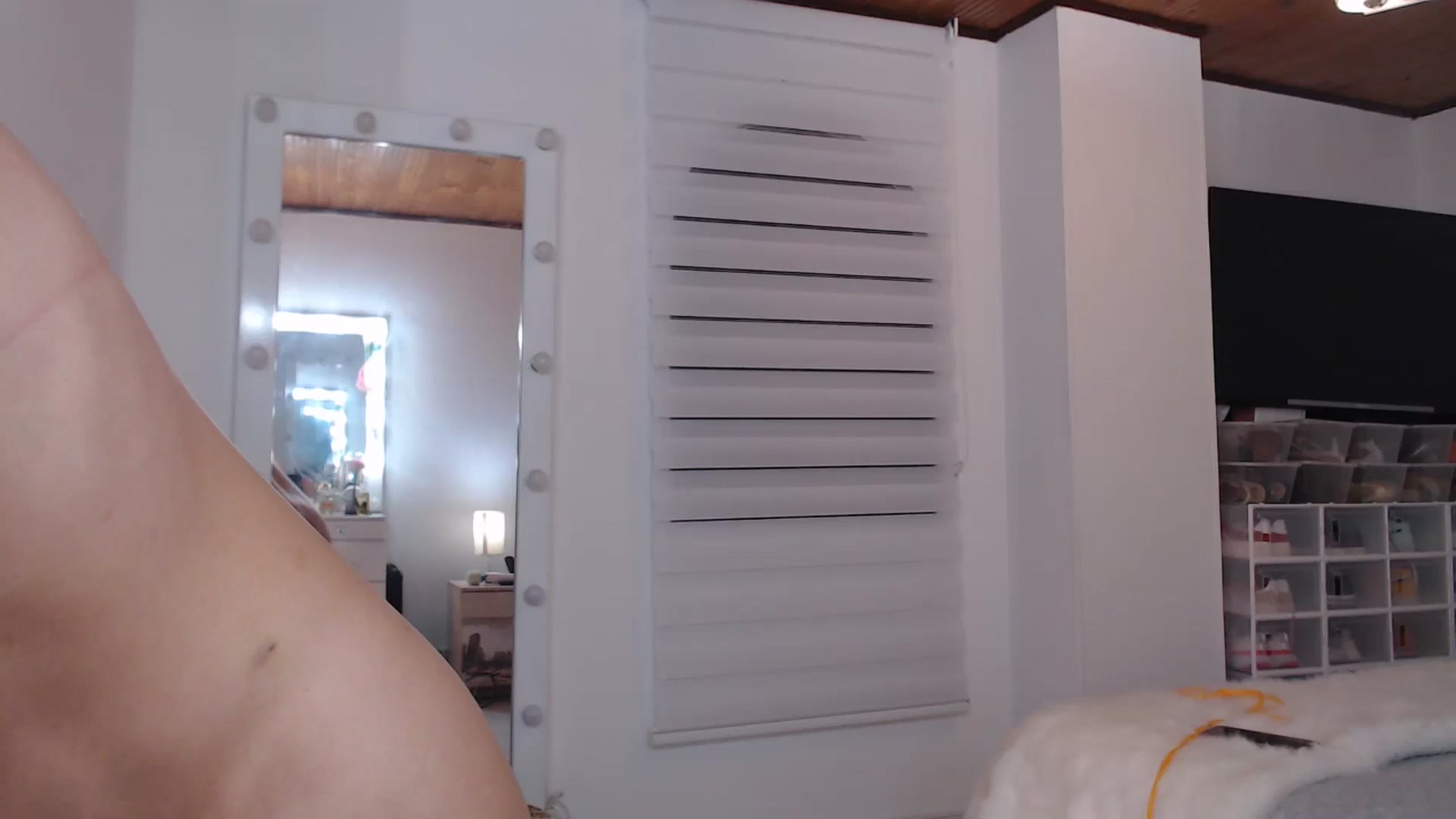 Gallery image thumbnail from AmyLi's myfreecams stream on, 11/24/2025, 07:35 image 7 of 20
