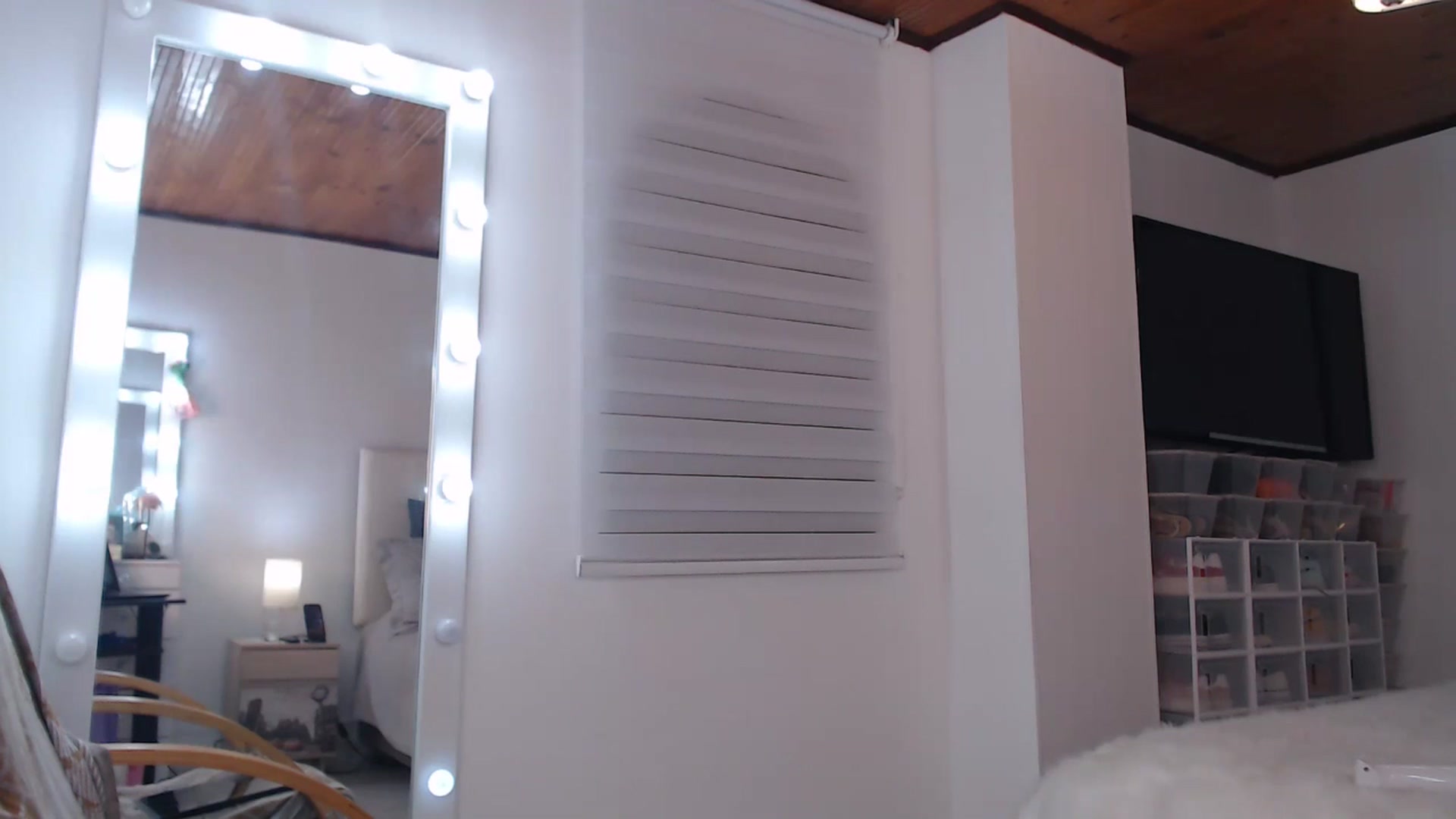 Gallery image thumbnail from AmyLi's myfreecams stream on, 04/09/2026, 07:29 image 3 of 20