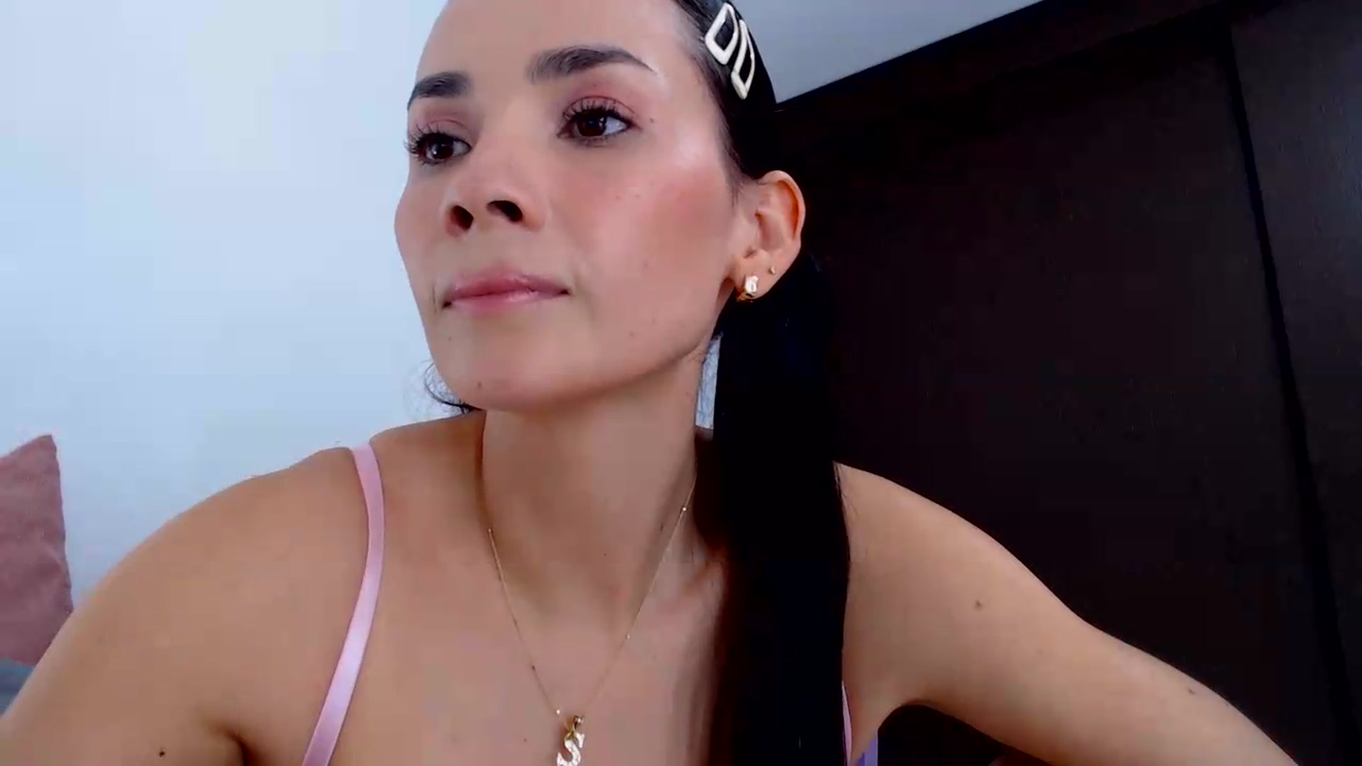 Gallery image thumbnail from AmyLi's myfreecams stream on, 08/01/2026, 07:03 image 5 of 20