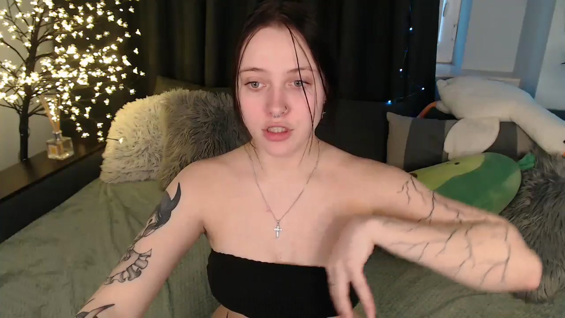 Gallery image thumbnail from AmyWard's myfreecams stream on, 01/23/2026, 14:58 image 5 of 20