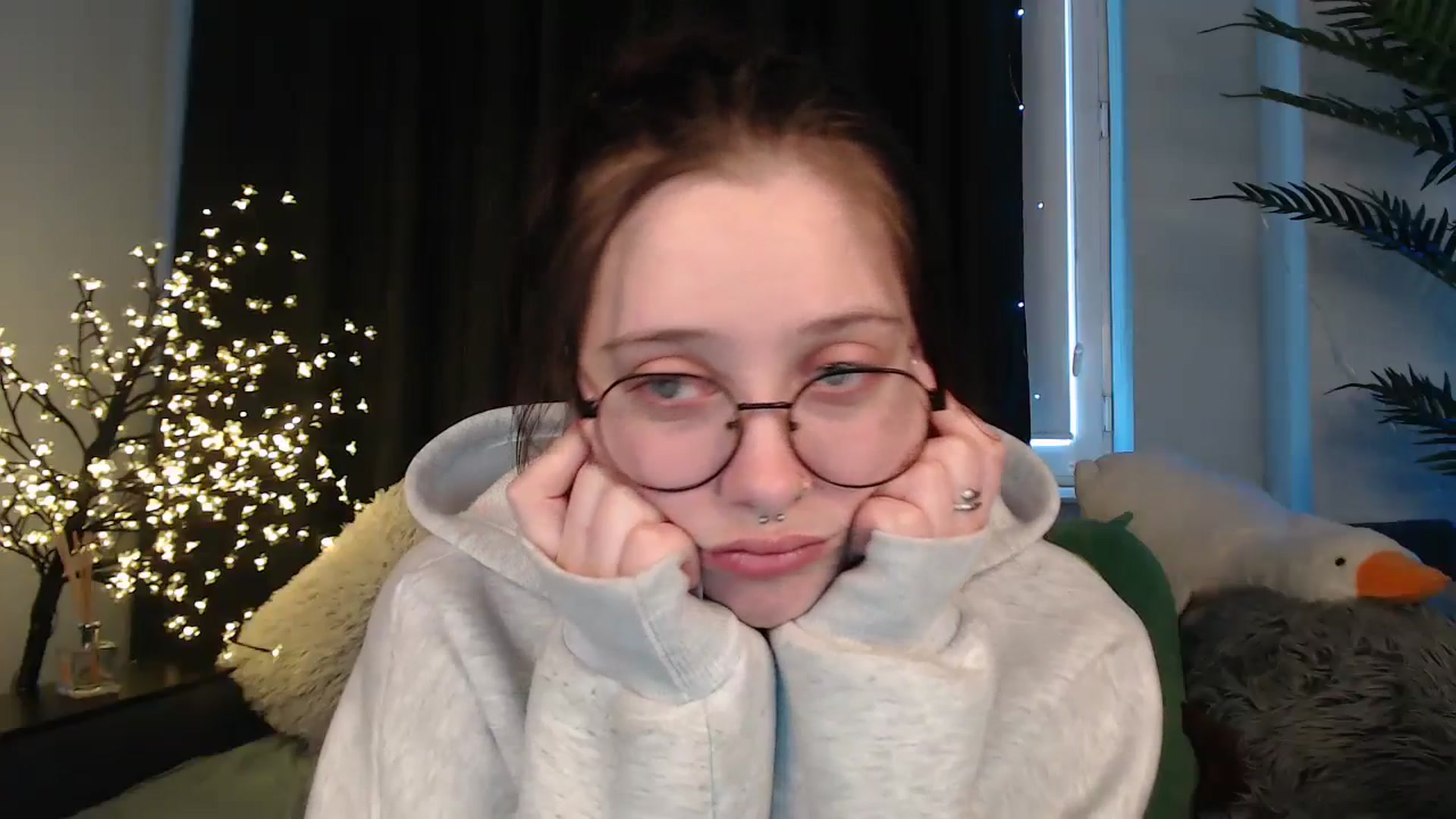 Gallery image thumbnail from AmyWard's myfreecams stream on, 02/01/2026, 11:45 image 17 of 20