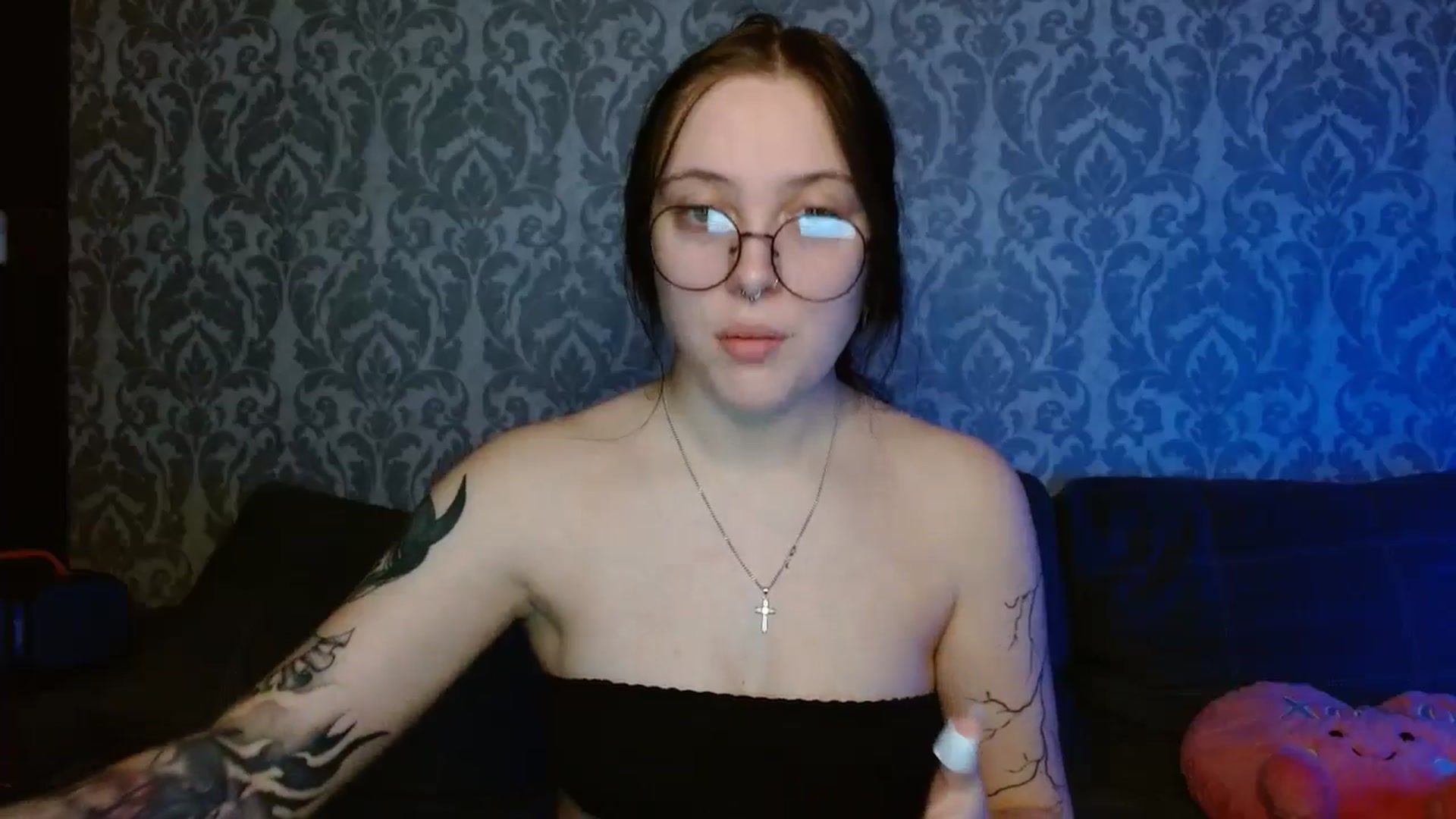 Gallery image thumbnail from AmyWard's myfreecams stream on, 02/16/2026, 11:00 image 2 of 20