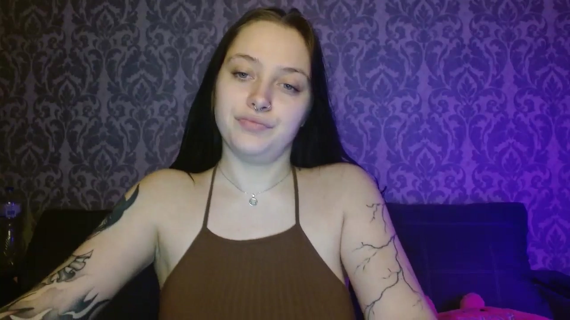 Gallery image thumbnail from AmyWard's myfreecams stream on, 04/06/2026, 14:03 image 17 of 20
