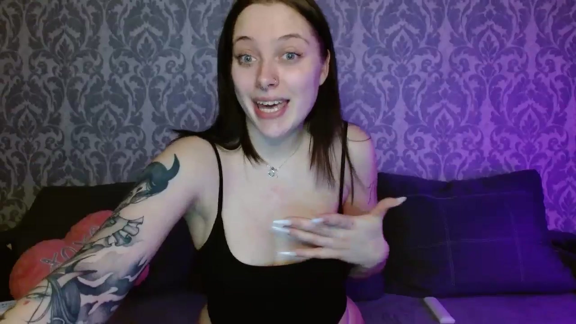 Gallery image thumbnail from AmyWard's myfreecams stream on, 04/08/2026, 14:56 image 6 of 20