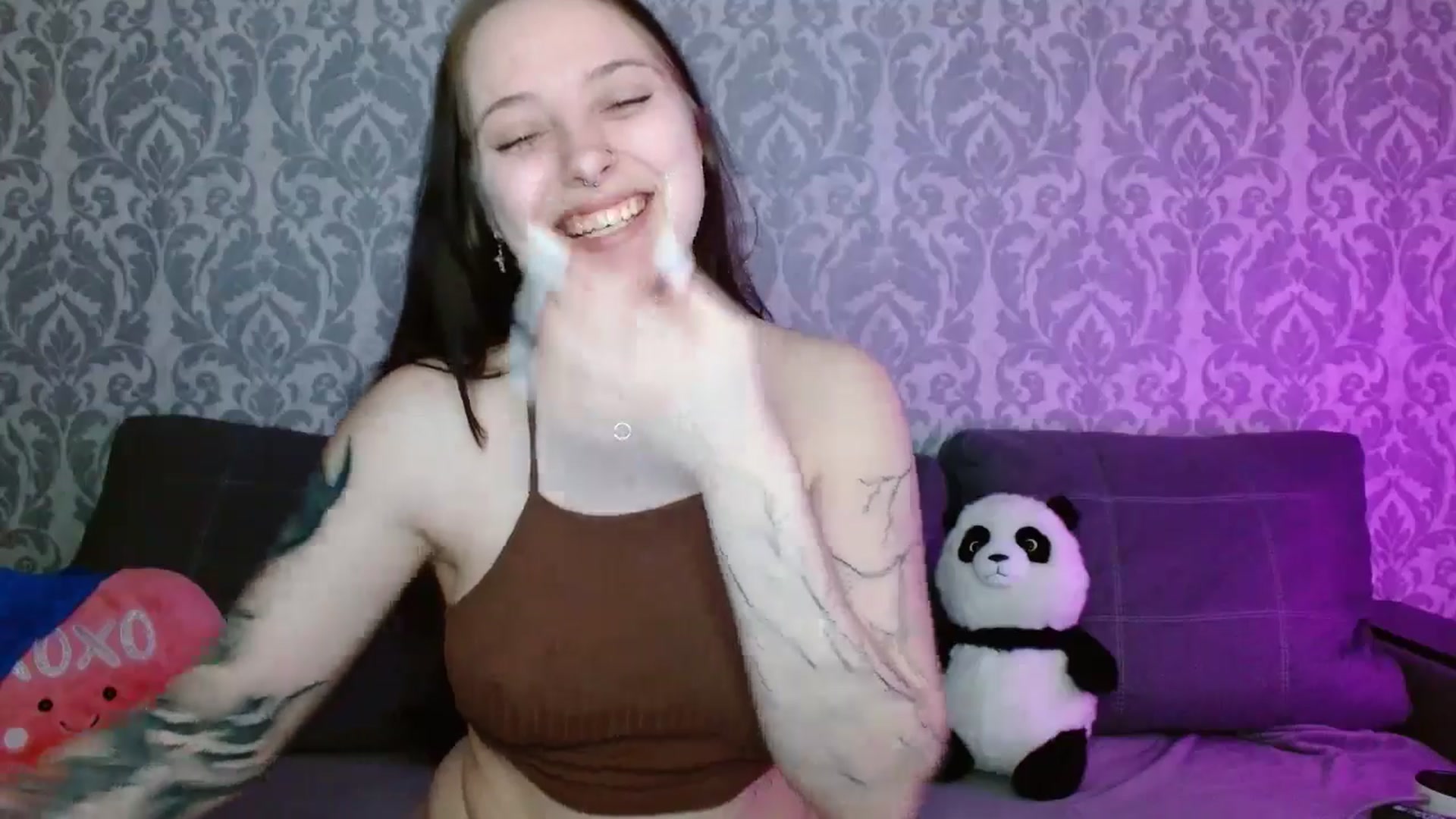 Gallery image thumbnail from AmyWard's myfreecams stream on, 04/19/2026, 09:53 image 4 of 20