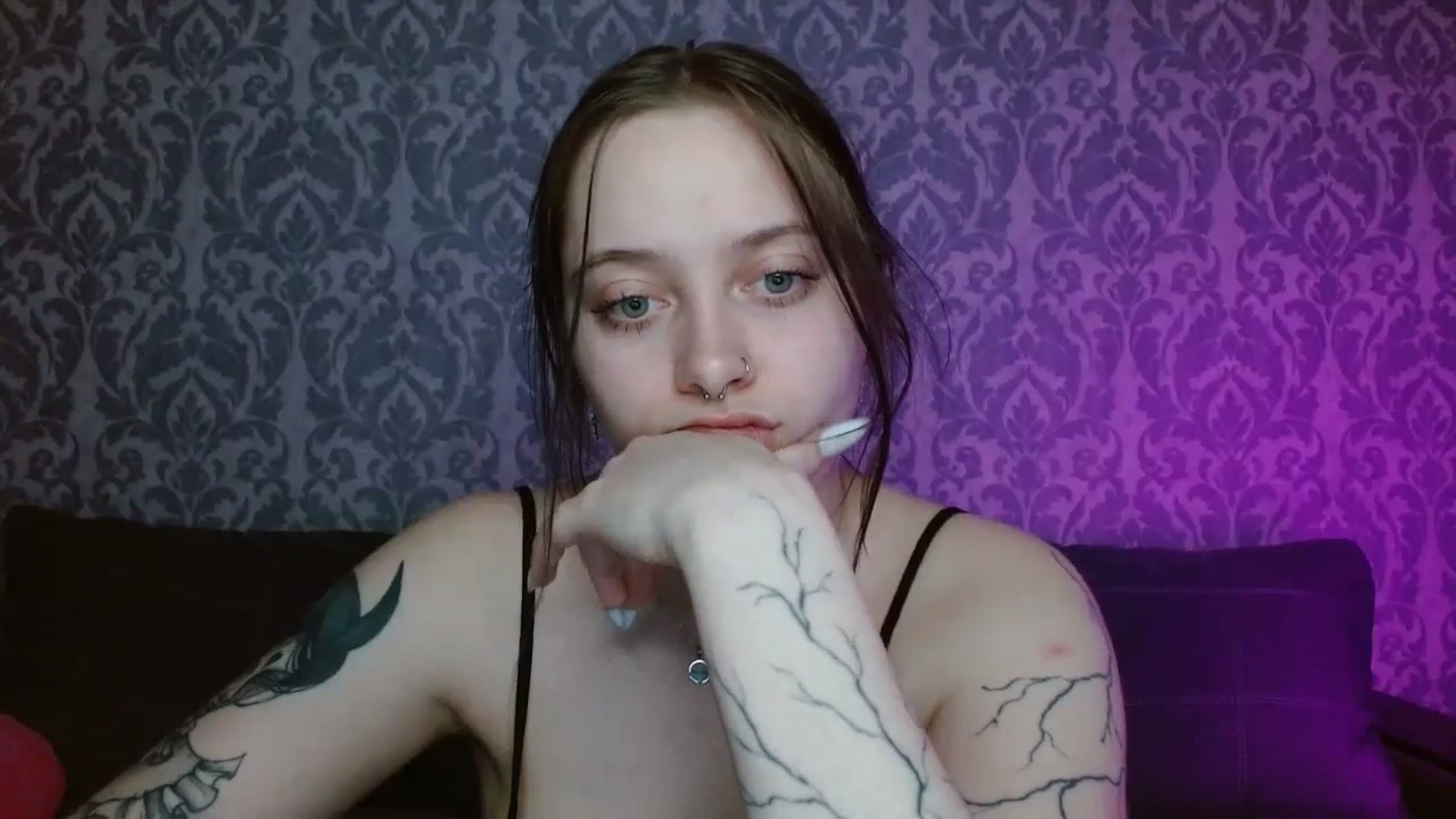 Gallery image thumbnail from AmyWard's myfreecams stream on, 05/05/2026, 14:10 image 19 of 20