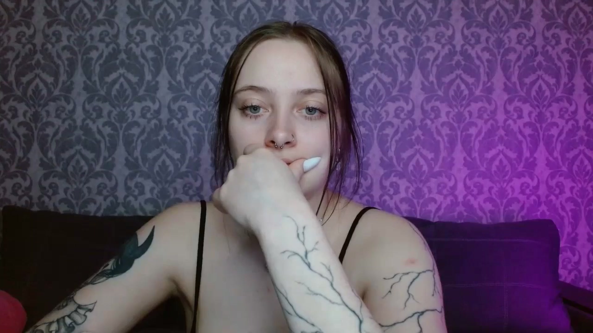 Gallery image thumbnail from AmyWard's myfreecams stream on, 05/05/2026, 14:10 image 17 of 20