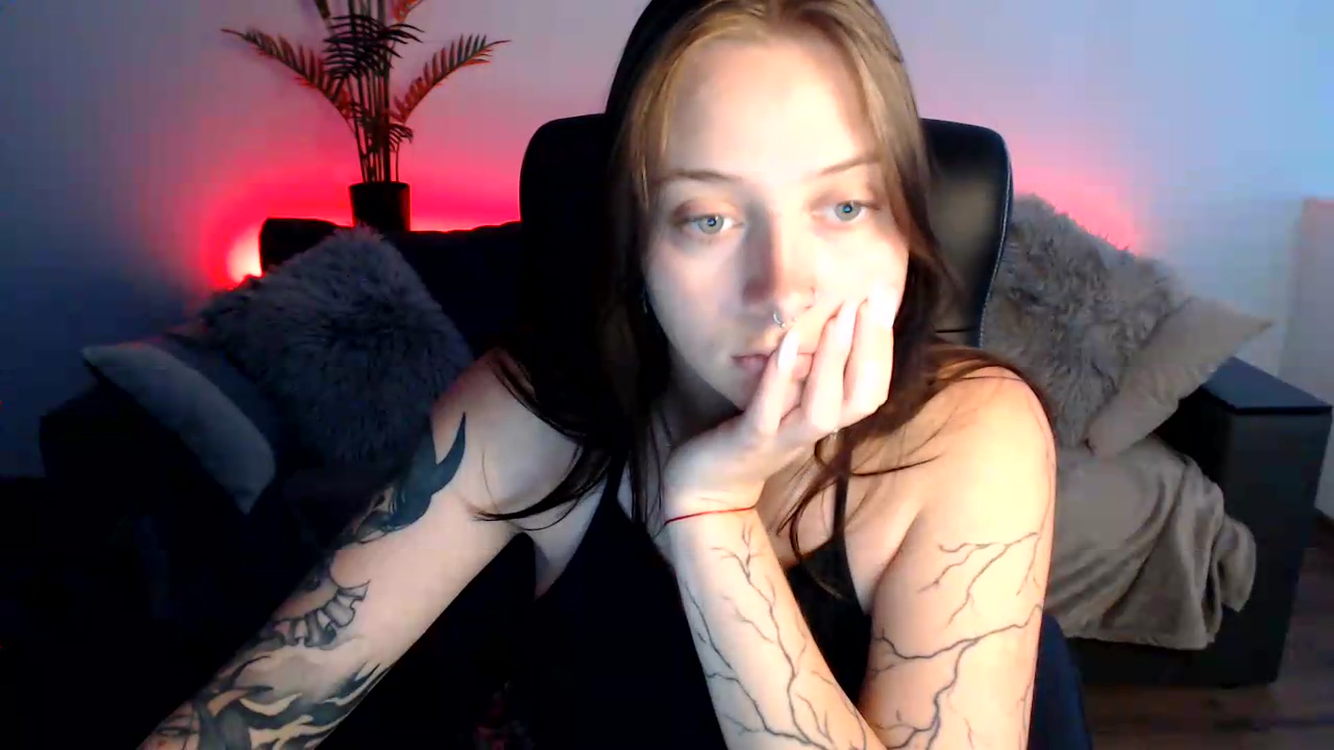 Gallery image thumbnail from AmyWard's myfreecams stream on, 07/07/2026, 10:27 image 10 of 20