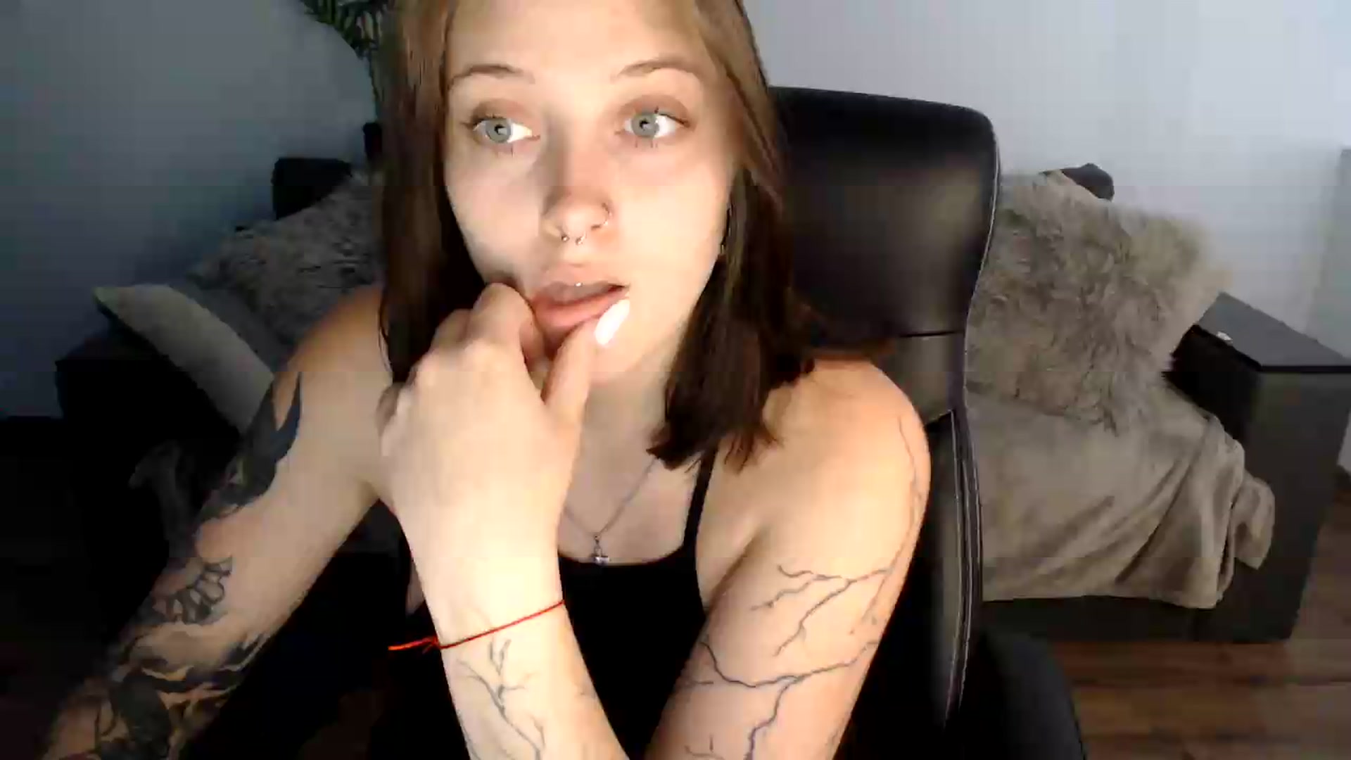 Gallery image thumbnail from AmyWard's myfreecams stream on, 07/17/2026, 12:11 image 5 of 20