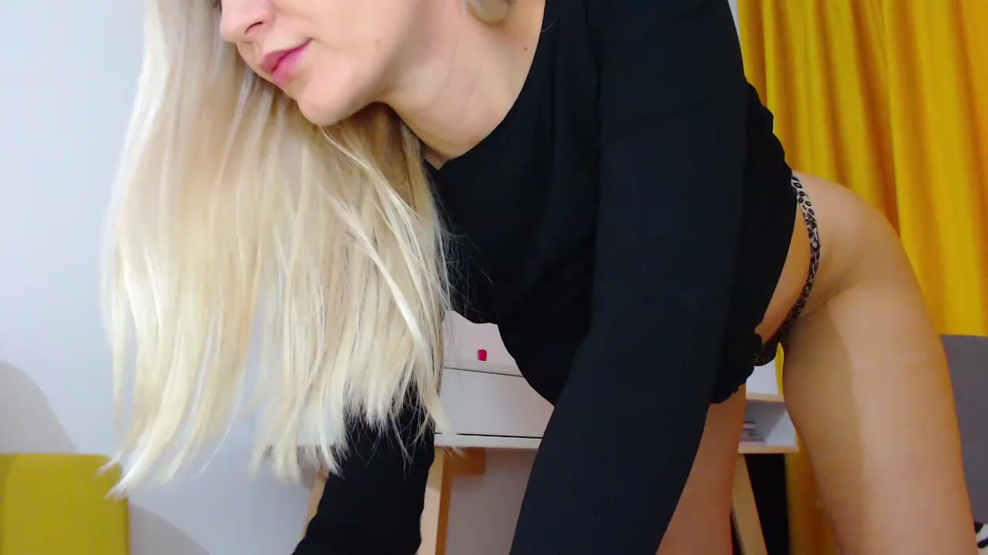 Gallery image thumbnail from Amy_4U's myfreecams stream on, 12/03/2022, 14:33 image 5 of 20