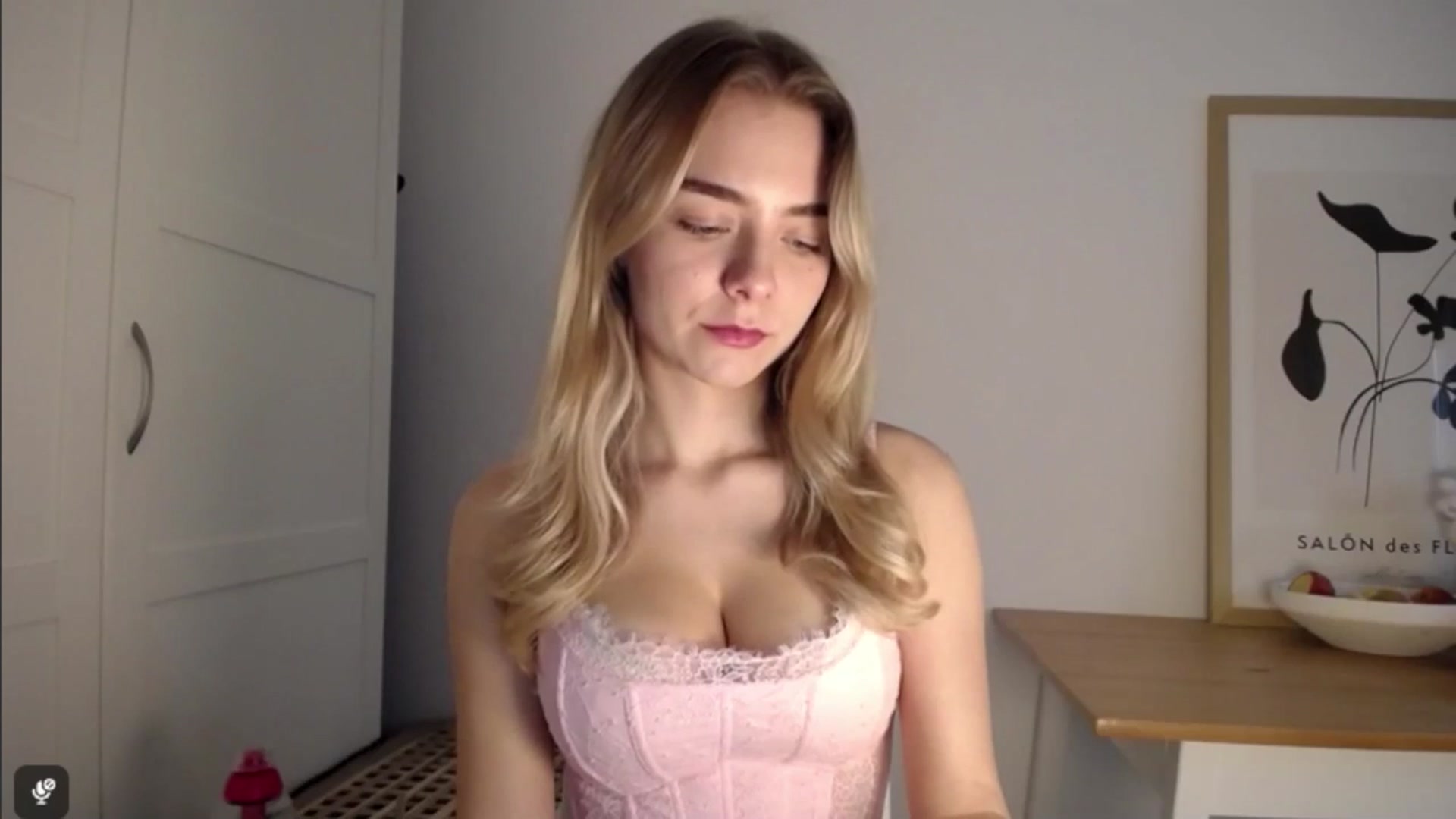 Gallery image thumbnail from Amy_4_U's myfreecams stream on, 10/22/2025, 14:31 image 18 of 20