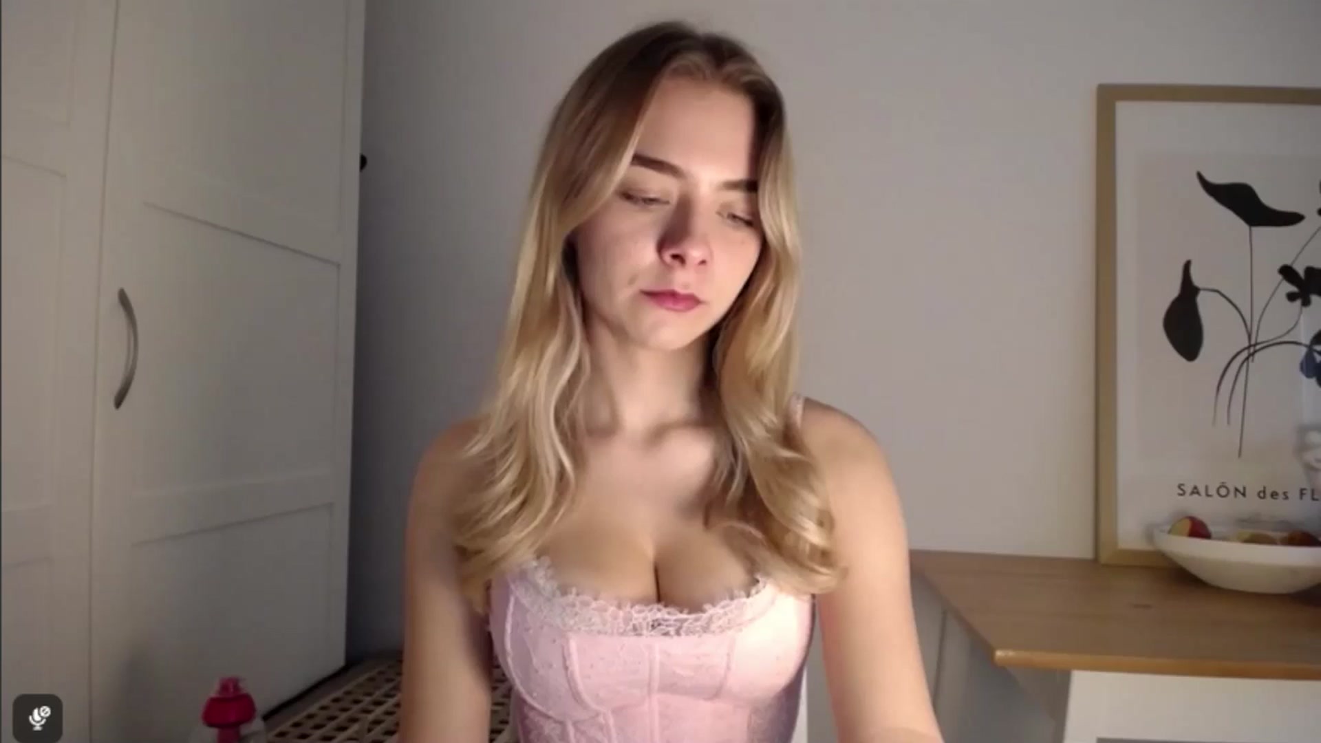 Gallery image thumbnail from Amy_4_U's myfreecams stream on, 10/22/2025, 14:31 image 19 of 20