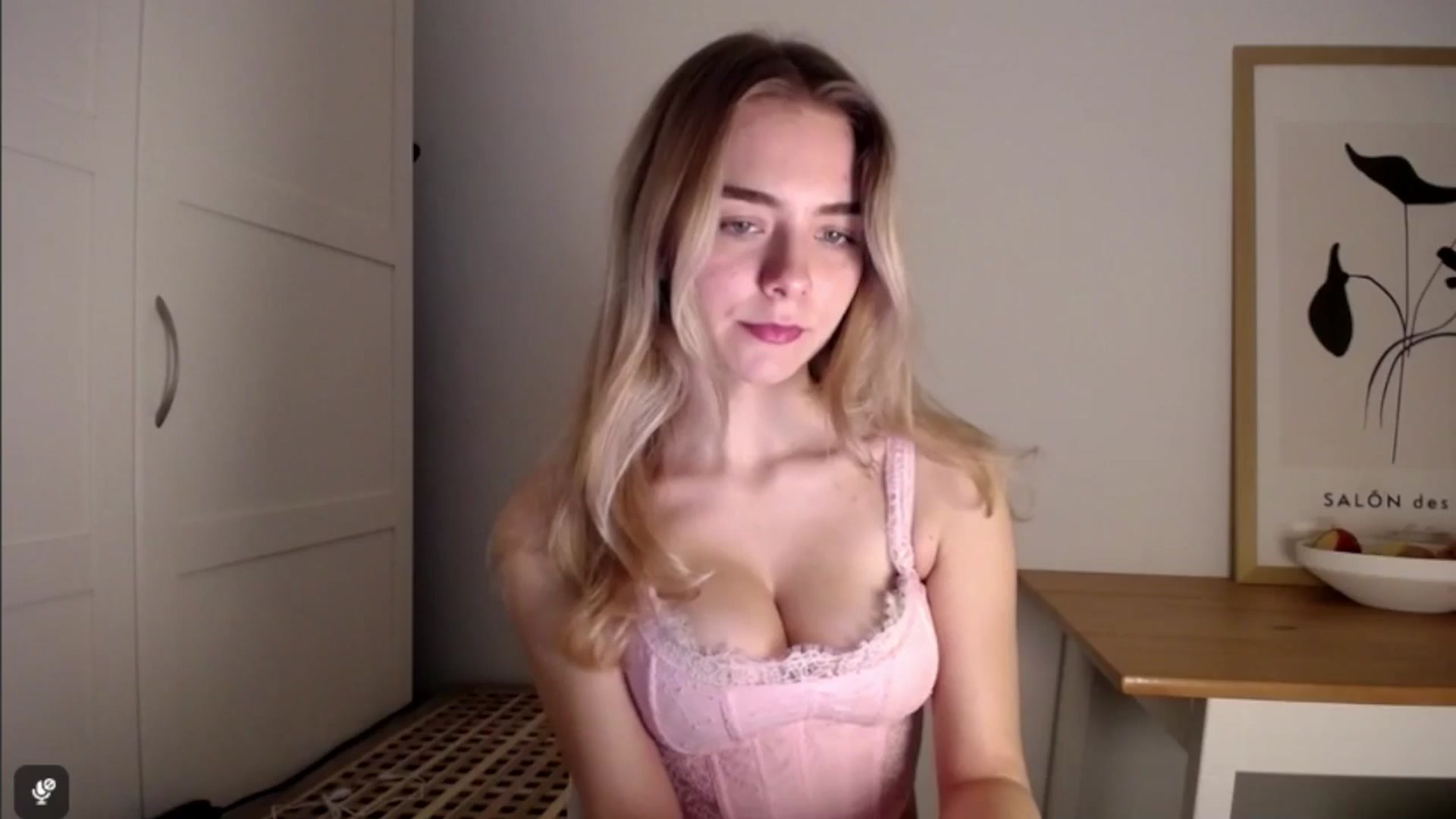 Gallery image thumbnail from Amy_4_U's myfreecams stream on, 10/22/2025, 18:36 image 1 of 20