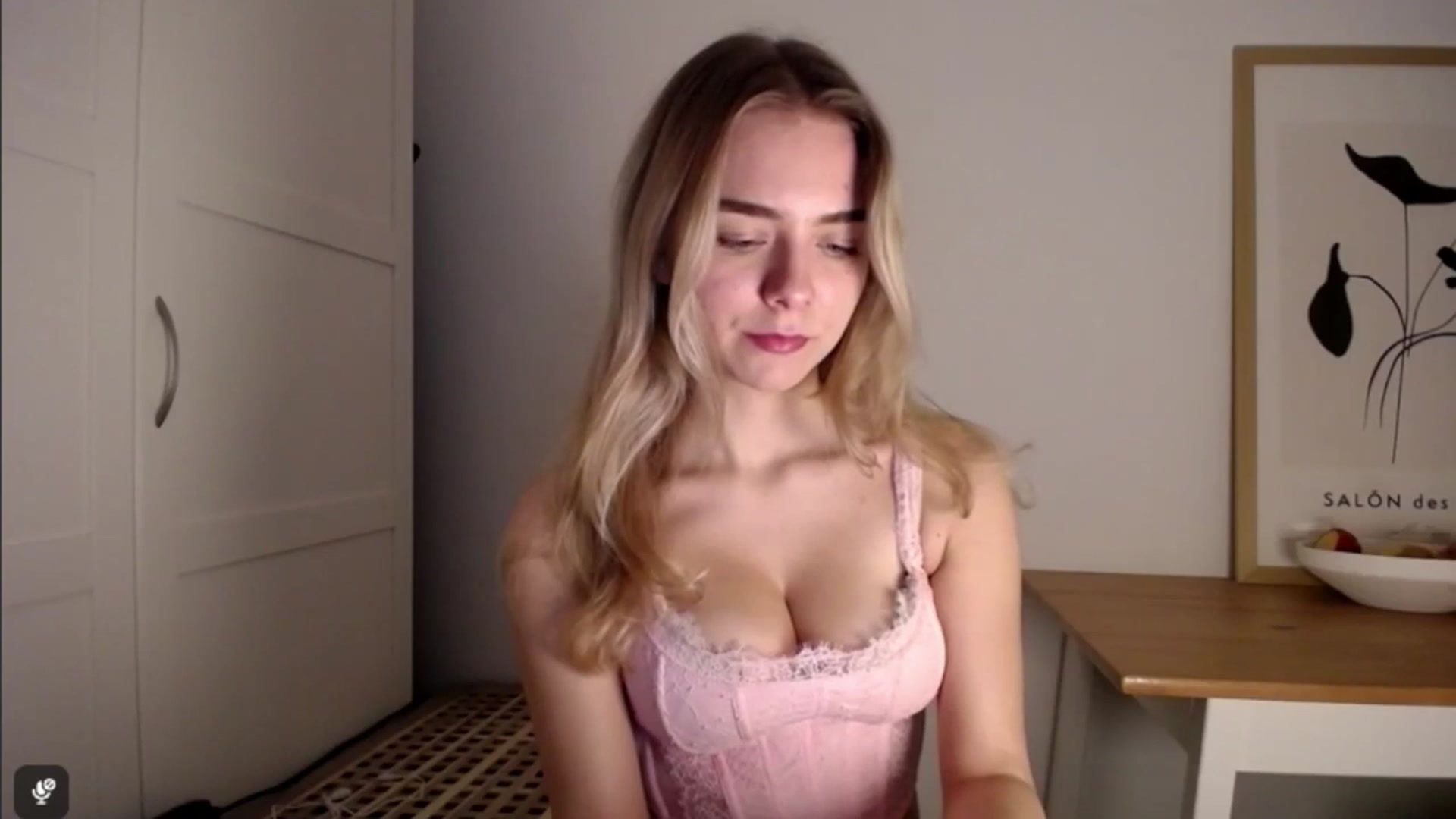 Gallery image thumbnail from Amy_4_U's myfreecams stream on, 10/22/2025, 18:36 image 3 of 20