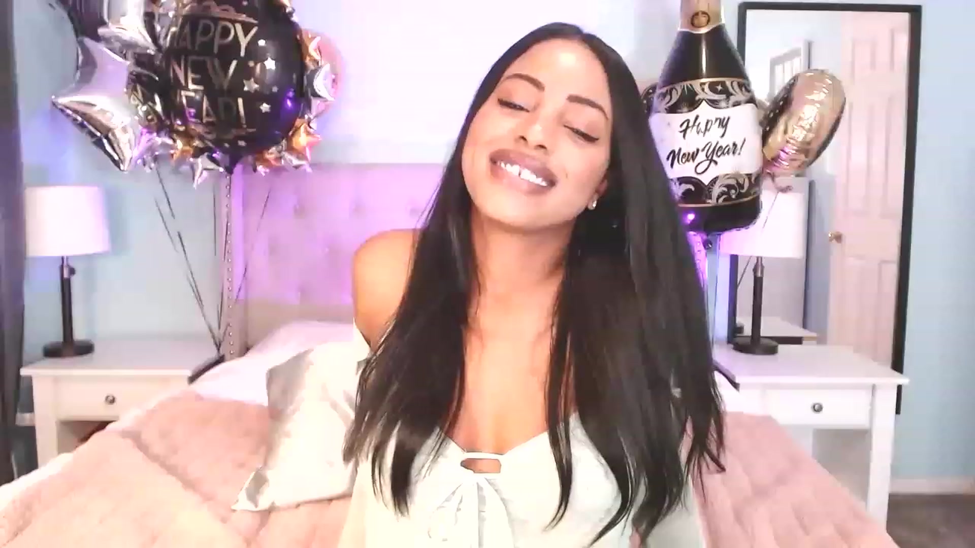 Gallery image thumbnail from Amy_Babyy's myfreecams stream on, 01/01/2023, 24:23 image 6 of 20