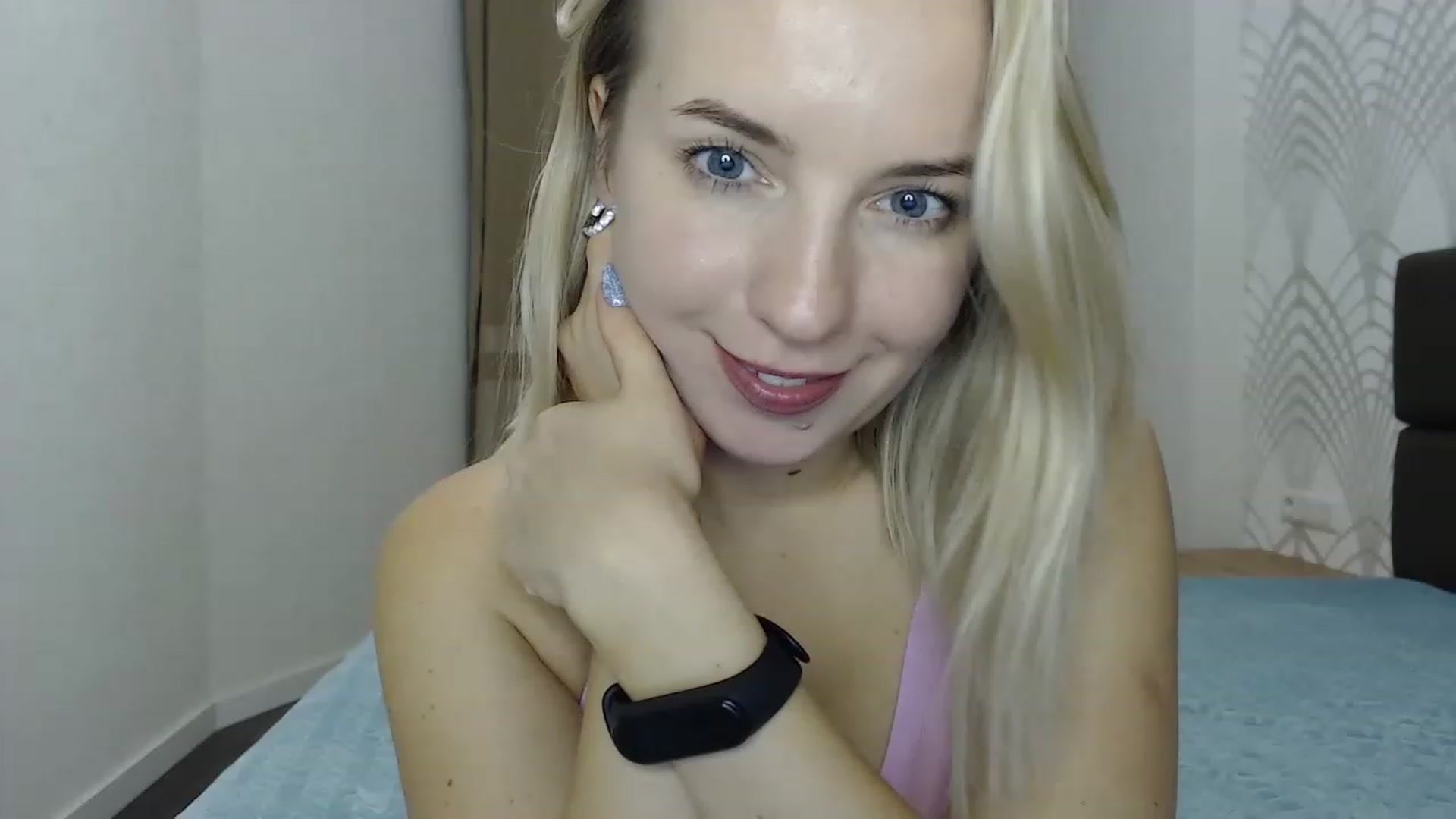 Gallery image thumbnail from Amy_CuteBambi's myfreecams stream on, 12/07/2022, 16:11 image 16 of 20