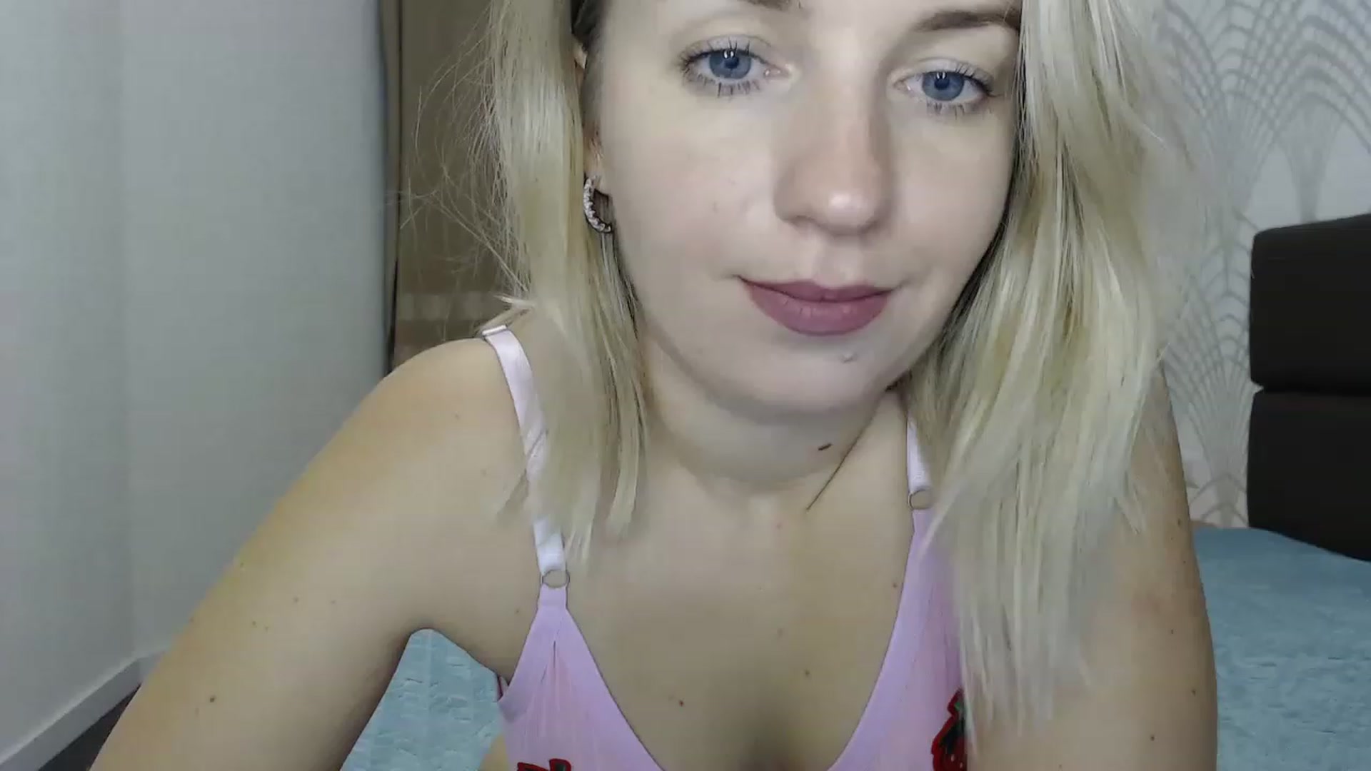 Gallery image thumbnail from Amy_CuteBambi's myfreecams stream on, 12/07/2022, 17:41 image 18 of 20