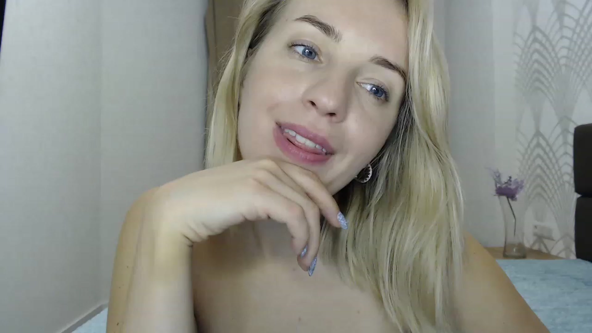 Gallery image thumbnail from Amy_CuteBambi's myfreecams stream on, 12/08/2022, 17:22 image 17 of 20