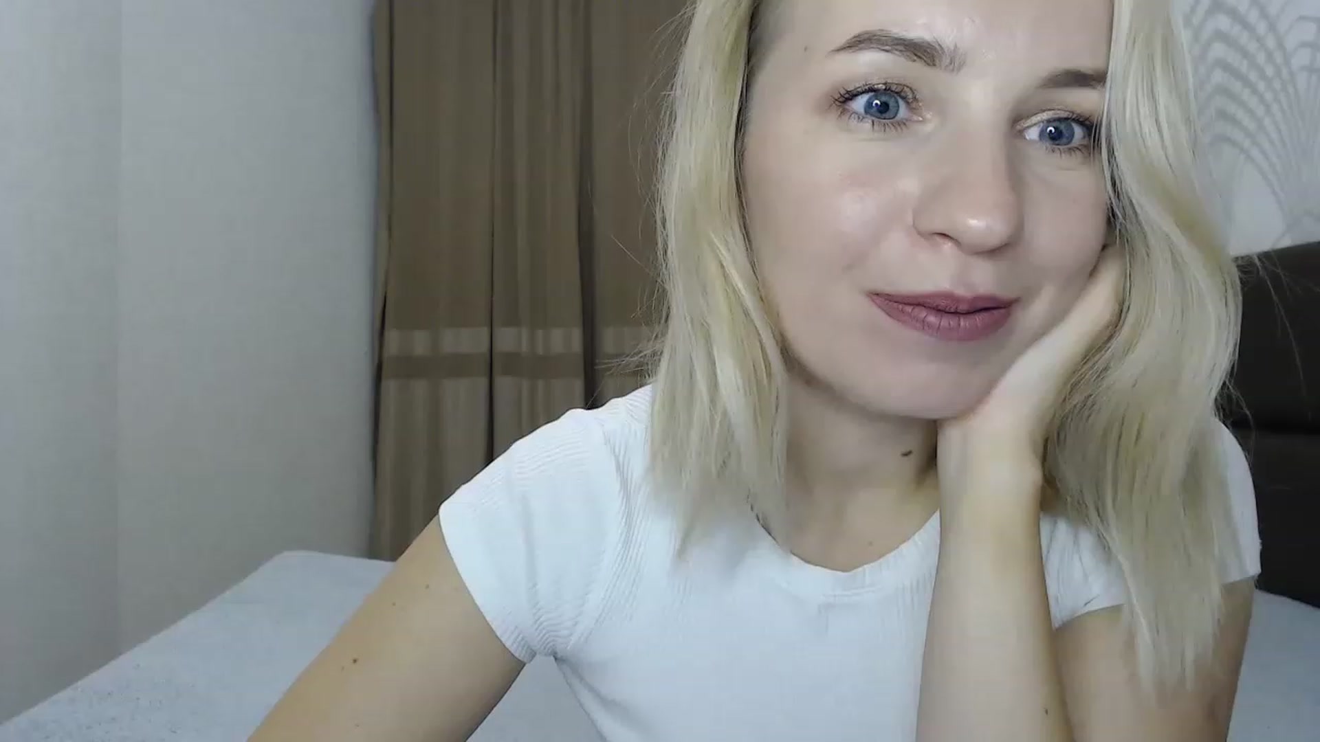 Gallery image thumbnail from Amy_CuteBambi's myfreecams stream on, 12/12/2022, 17:37 image 5 of 20