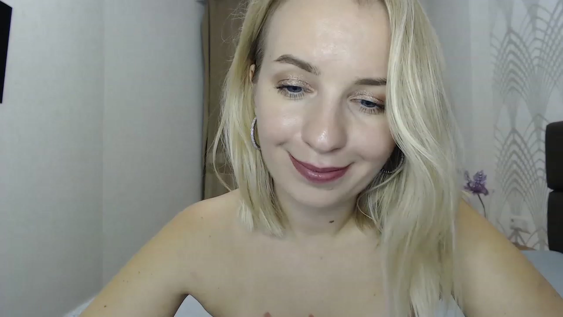 Gallery image thumbnail from Amy_CuteBambi's myfreecams stream on, 12/12/2022, 17:37 image 16 of 20