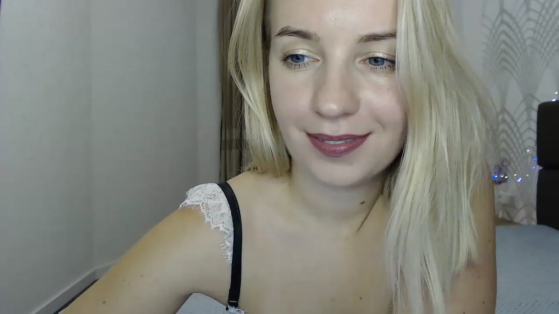 Gallery image thumbnail from Amy_CuteBambi's myfreecams stream on, 12/15/2022, 15:23 image 8 of 20
