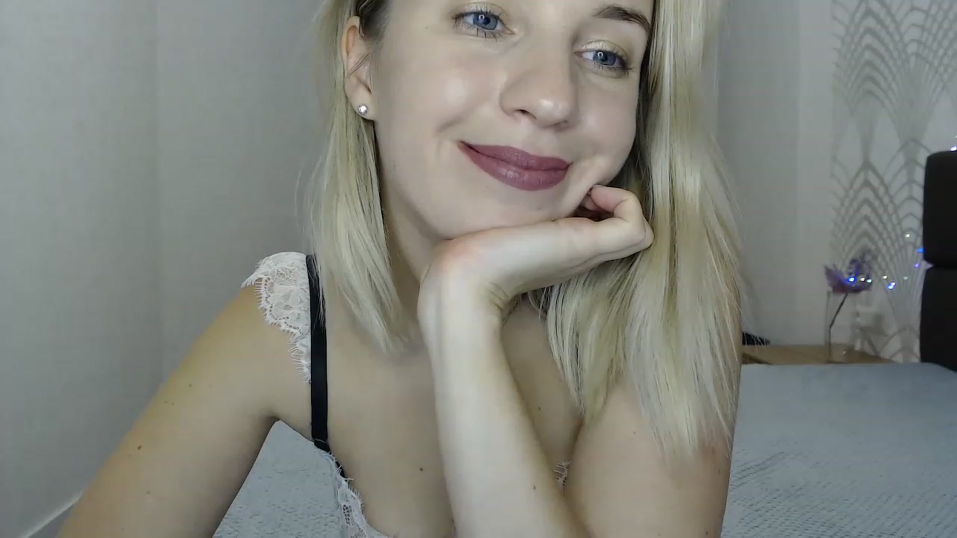 Gallery image thumbnail from Amy_CuteBambi's myfreecams stream on, 12/15/2022, 15:23 image 10 of 20