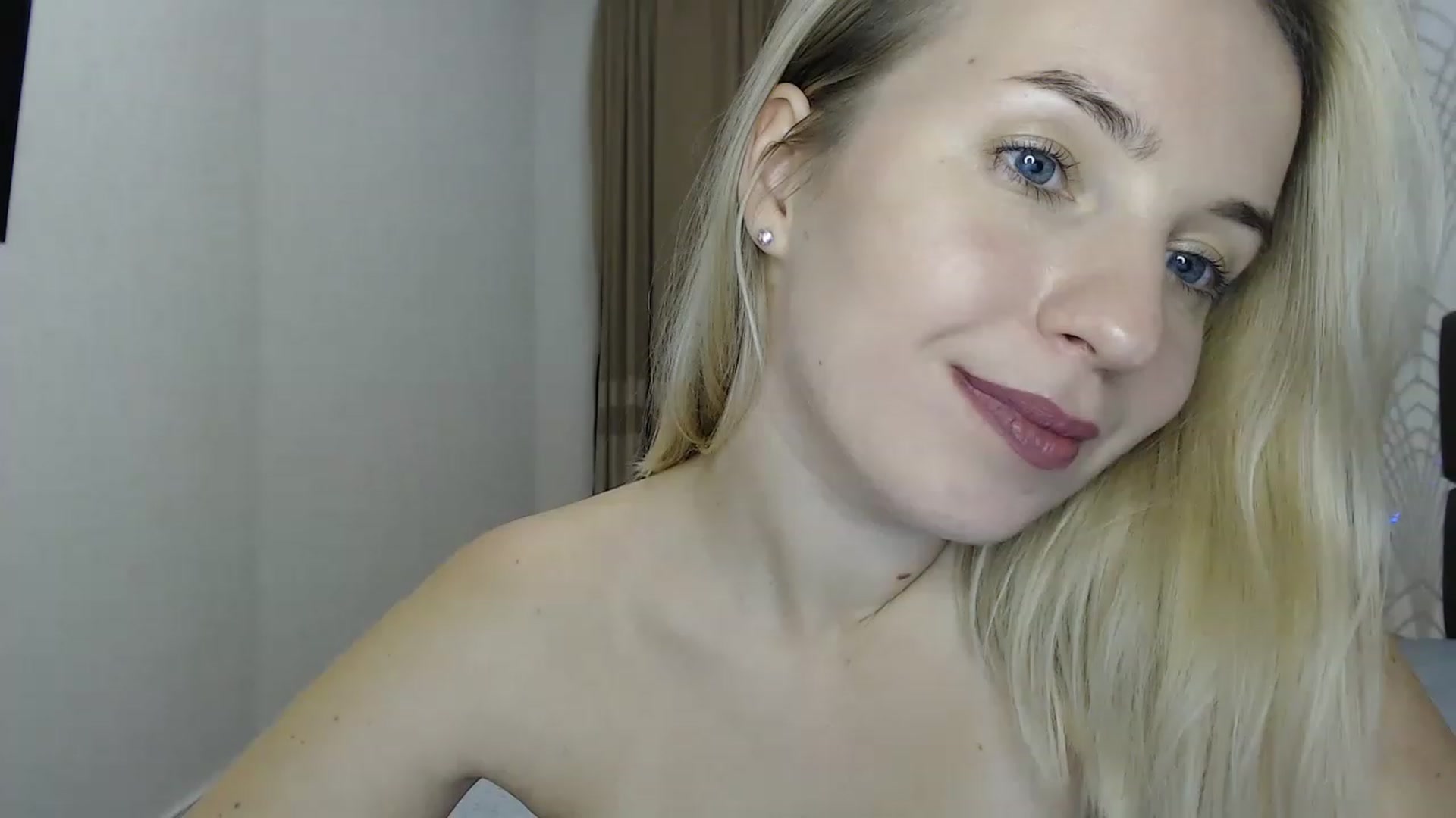 Gallery image thumbnail from Amy_CuteBambi's myfreecams stream on, 12/15/2022, 16:03 image 15 of 20