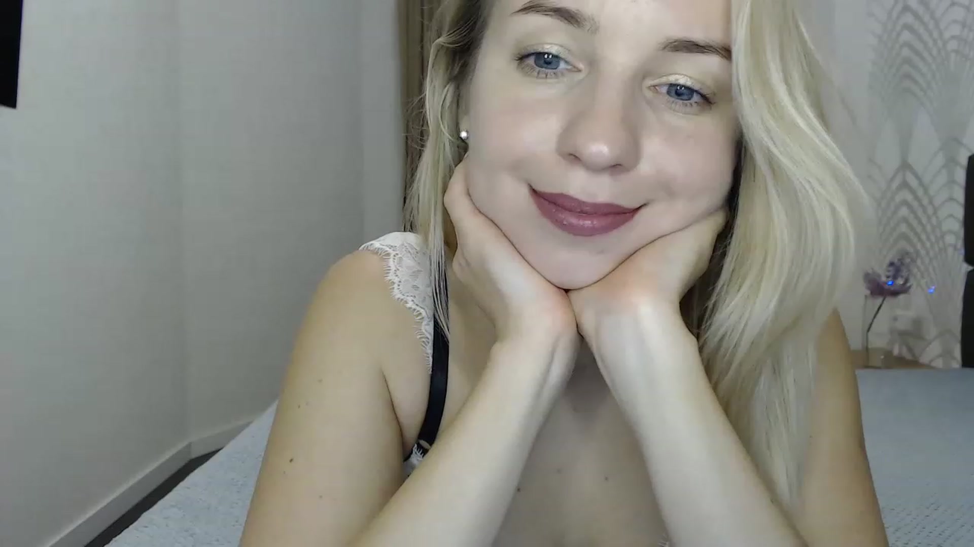 Gallery image thumbnail from Amy_CuteBambi's myfreecams stream on, 12/15/2022, 16:03 image 6 of 20