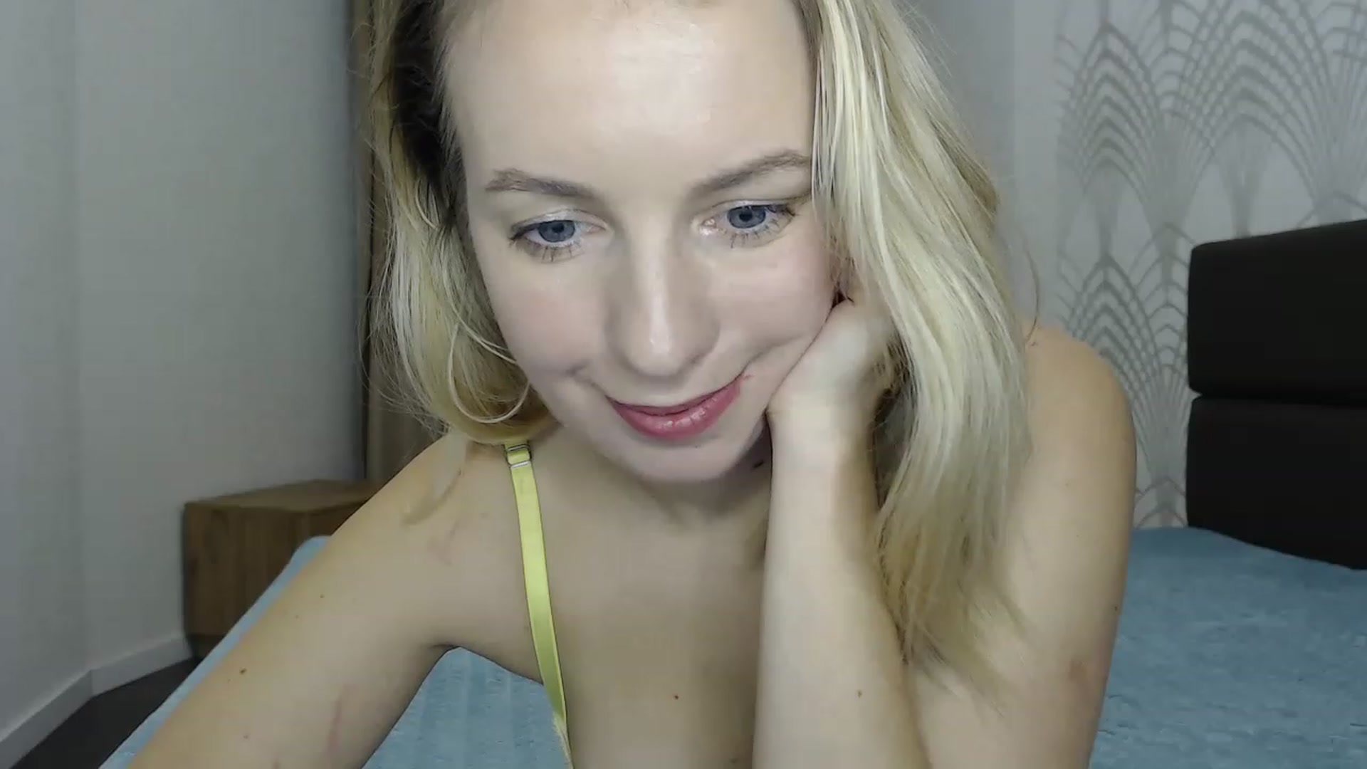 Gallery image thumbnail from Amy_CuteBambi's myfreecams stream on, 01/29/2023, 17:22 image 17 of 20