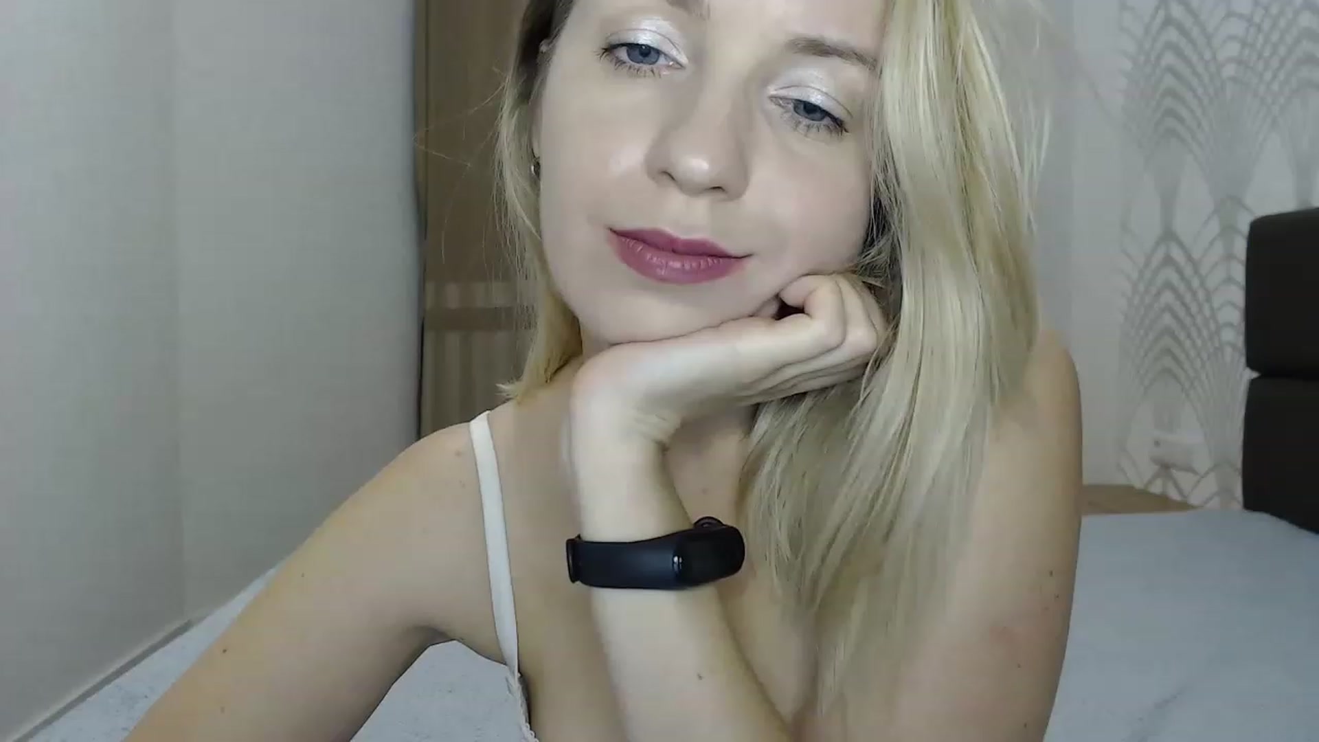 Gallery image thumbnail from Amy_CuteBambi's myfreecams stream on, 02/06/2023, 18:27 image 14 of 20