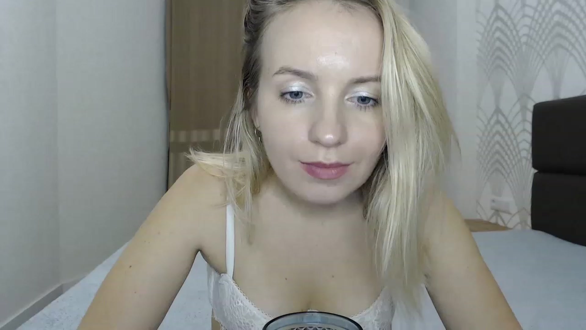 Gallery image thumbnail from Amy_CuteBambi's myfreecams stream on, 02/06/2023, 20:43 image 4 of 20