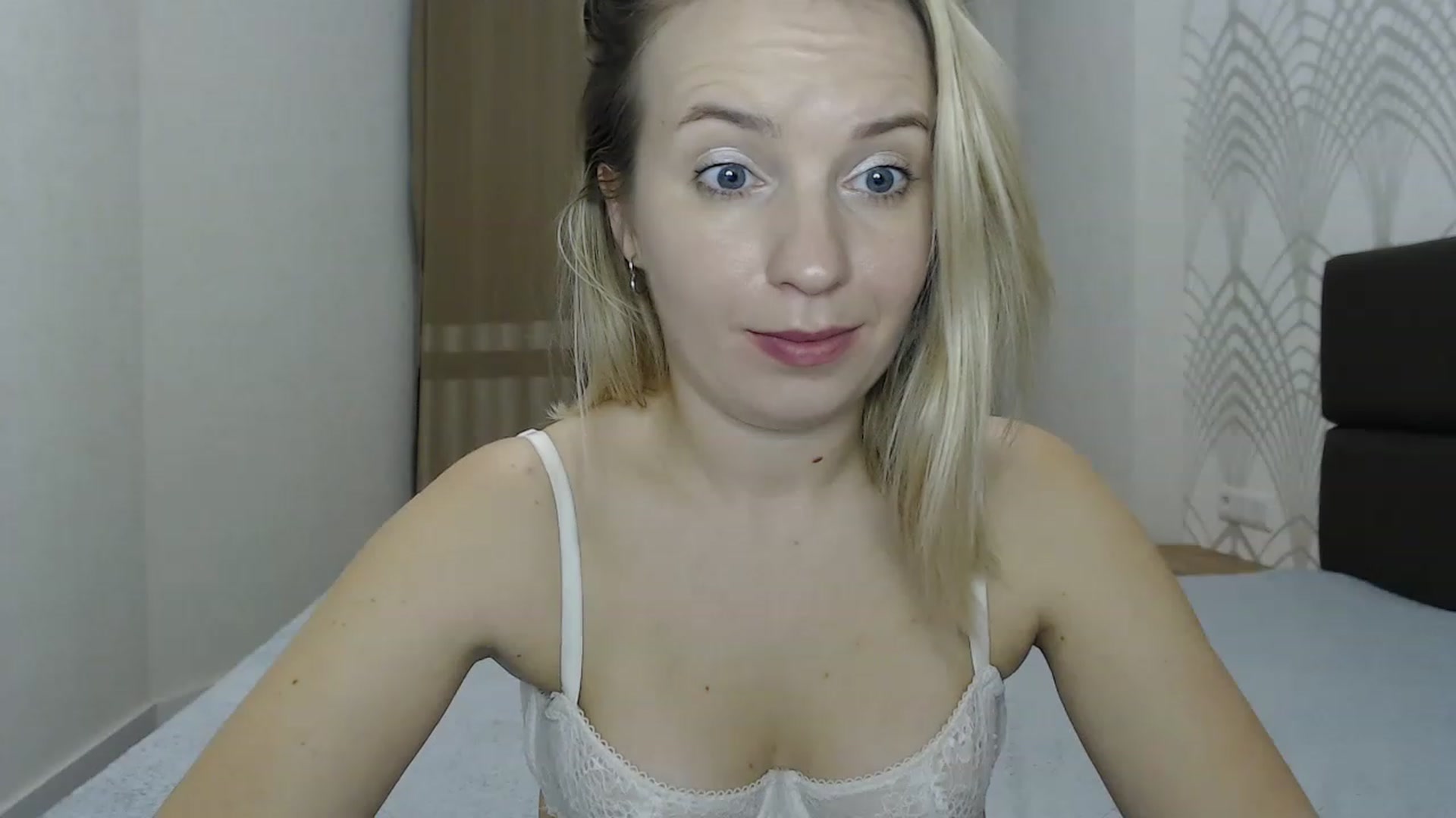 Gallery image thumbnail from Amy_CuteBambi's myfreecams stream on, 02/06/2023, 20:43 image 6 of 20