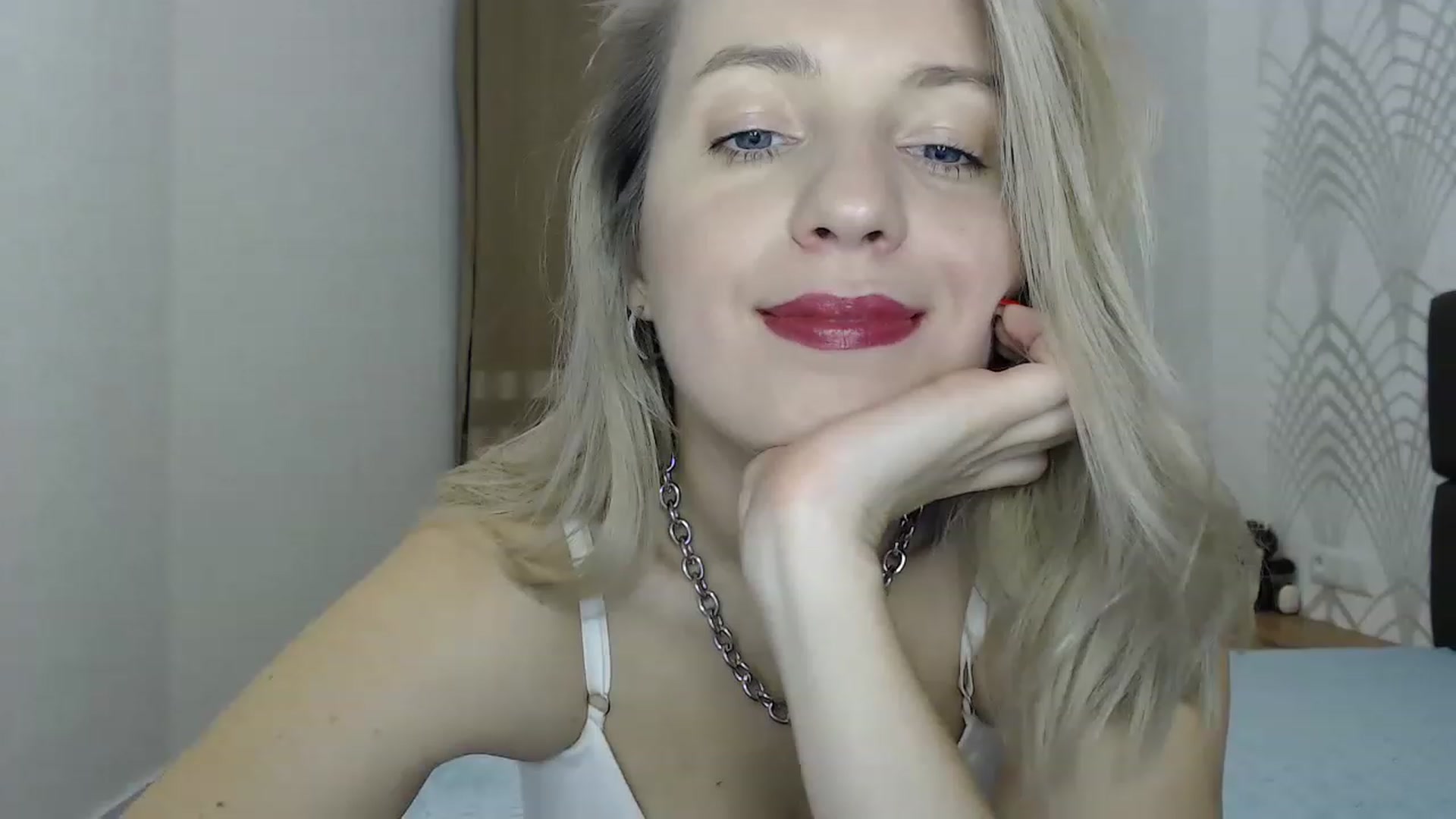Gallery image thumbnail from Amy_CuteBambi's myfreecams stream on, 02/13/2023, 19:50 image 3 of 20
