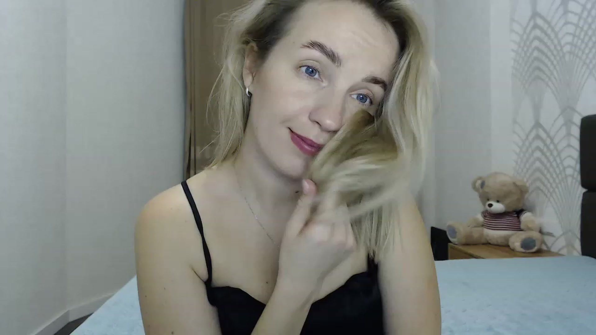 Gallery image thumbnail from Amy_CuteBambi's myfreecams stream on, 02/17/2023, 17:54 image 6 of 20