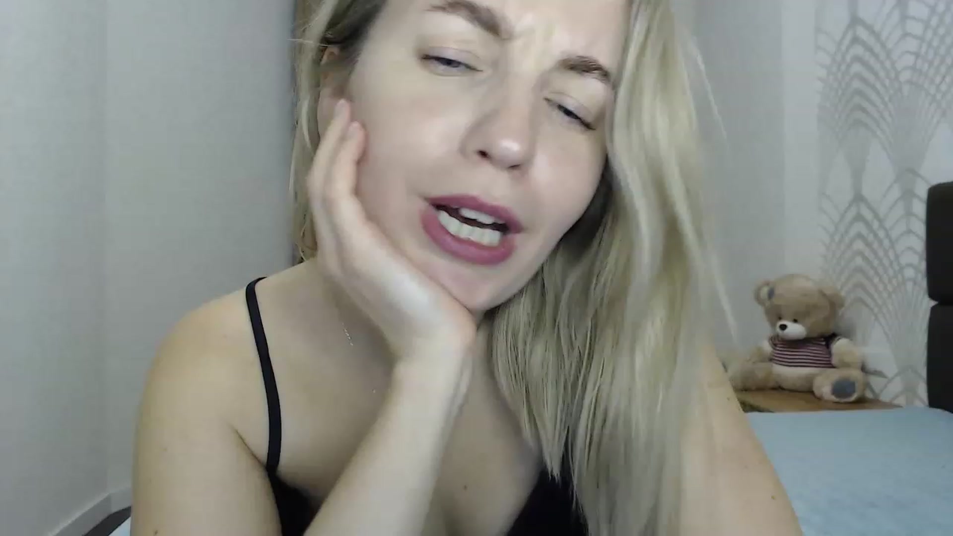 Gallery image thumbnail from Amy_CuteBambi's myfreecams stream on, 02/17/2023, 17:54 image 18 of 20