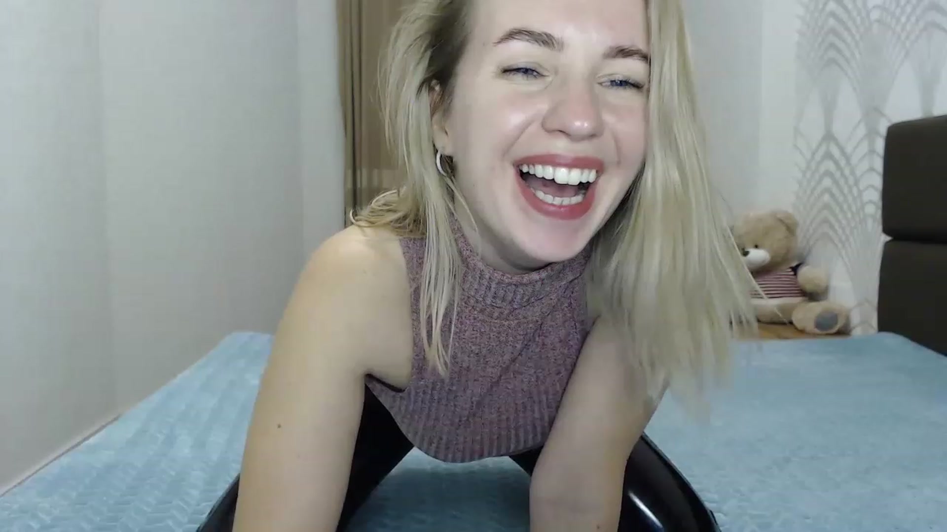 Gallery image thumbnail from Amy_CuteBambi's myfreecams stream on, 02/18/2023, 19:50 image 14 of 20