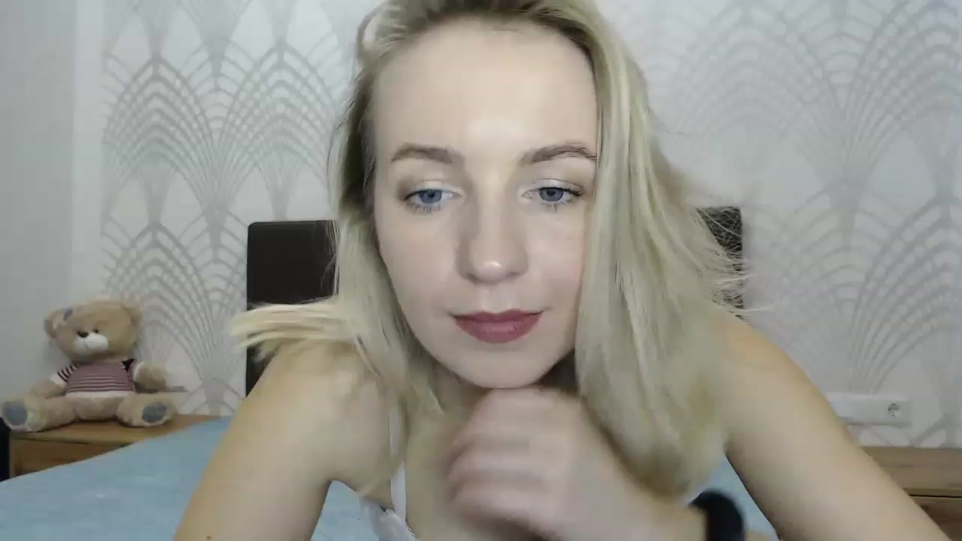 Gallery image thumbnail from Amy_CuteBambi's myfreecams stream on, 02/20/2023, 18:12 image 9 of 20