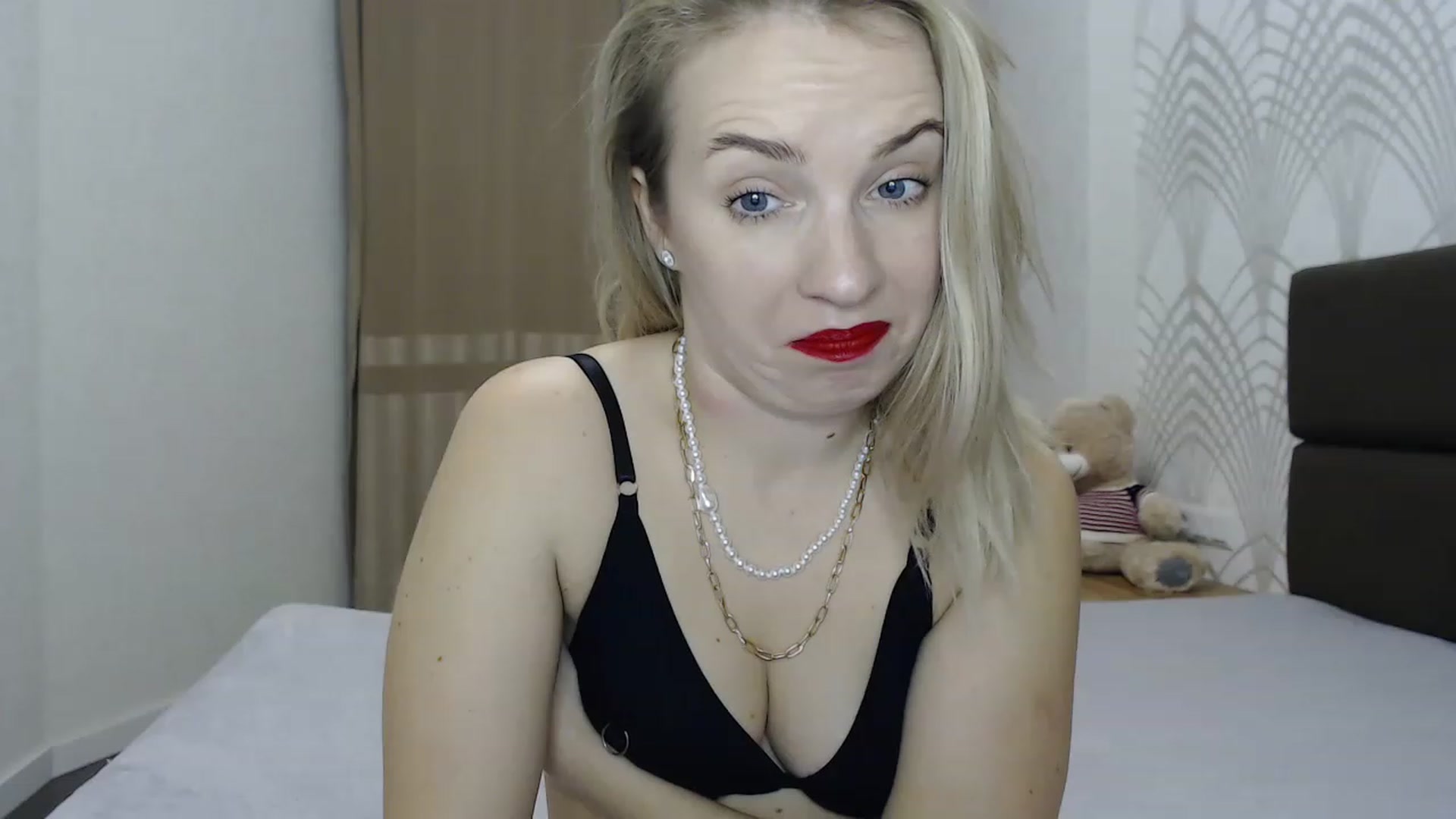 Gallery image thumbnail from Amy_CuteBambi's myfreecams stream on, 02/24/2023, 17:39 image 8 of 20