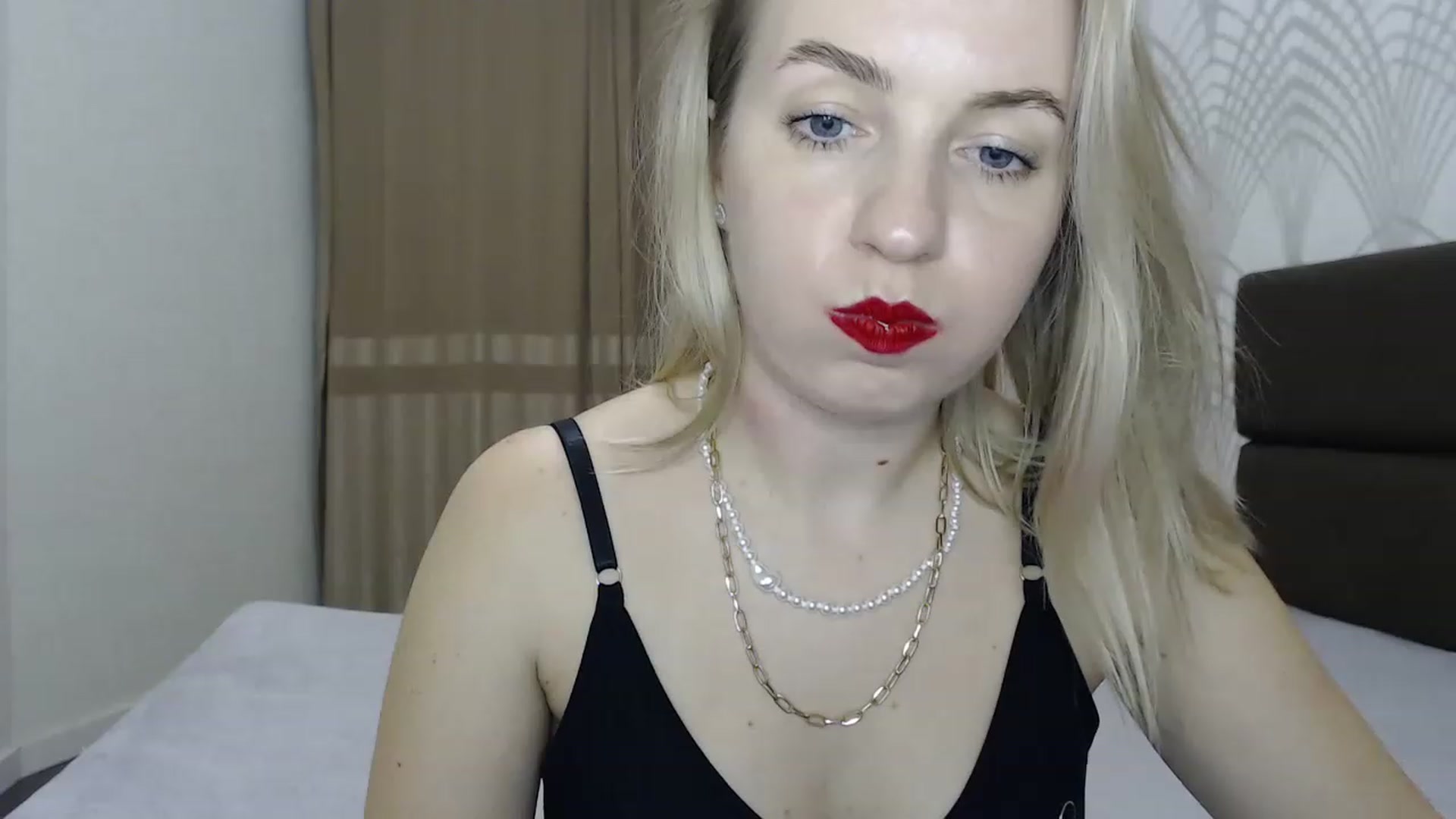 Gallery image thumbnail from Amy_CuteBambi's myfreecams stream on, 02/24/2023, 17:39 image 12 of 20