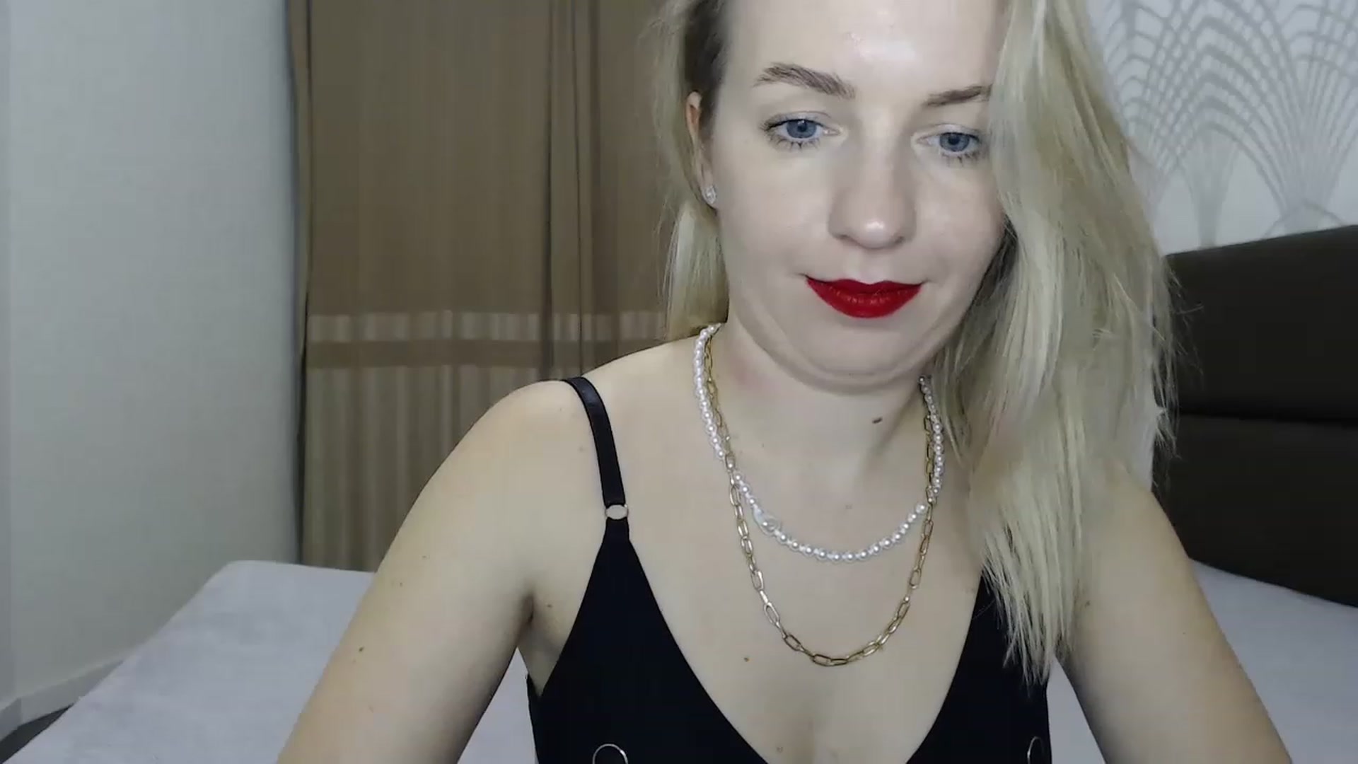 Gallery image thumbnail from Amy_CuteBambi's myfreecams stream on, 02/24/2023, 17:39 image 13 of 20