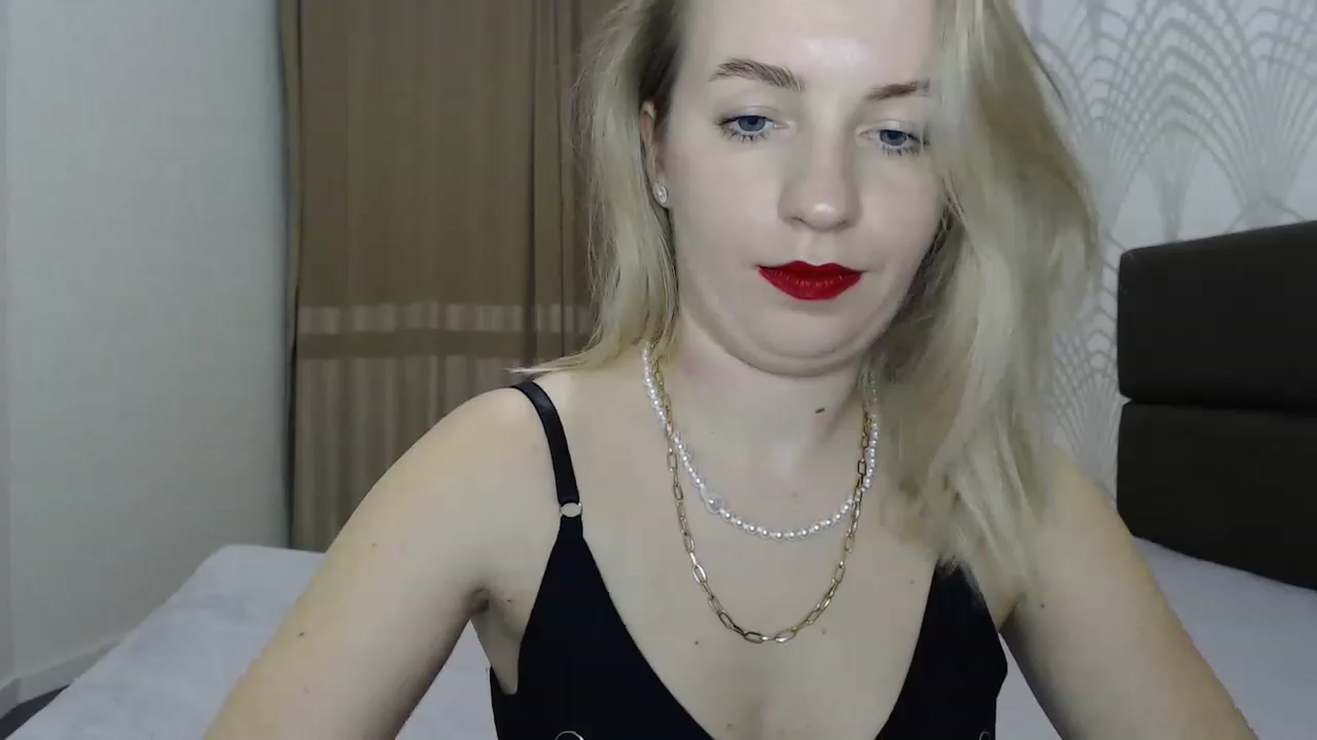 Gallery image thumbnail from Amy_CuteBambi's myfreecams stream on, 02/24/2023, 17:39 image 11 of 20