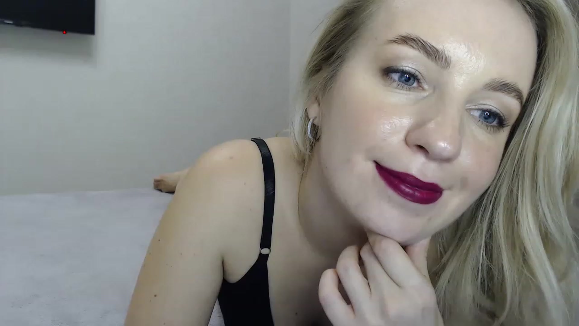 Gallery image thumbnail from Amy_CuteBambi's myfreecams stream on, 02/28/2023, 18:07 image 18 of 20